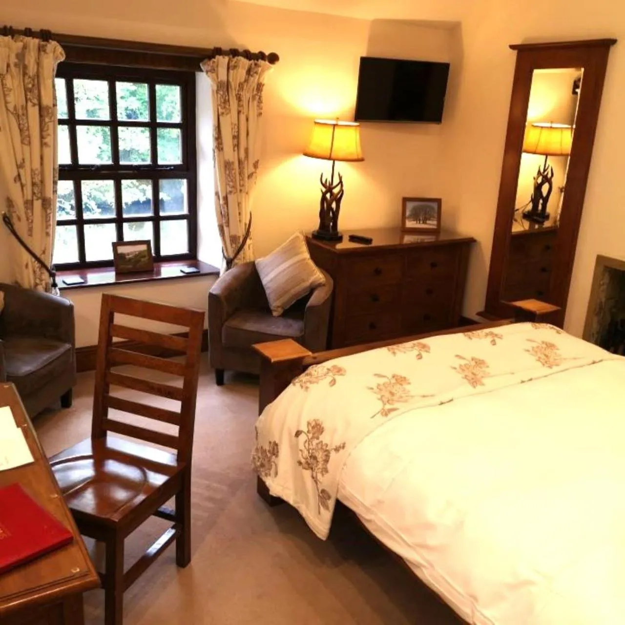 Bed in Green Grove Country House