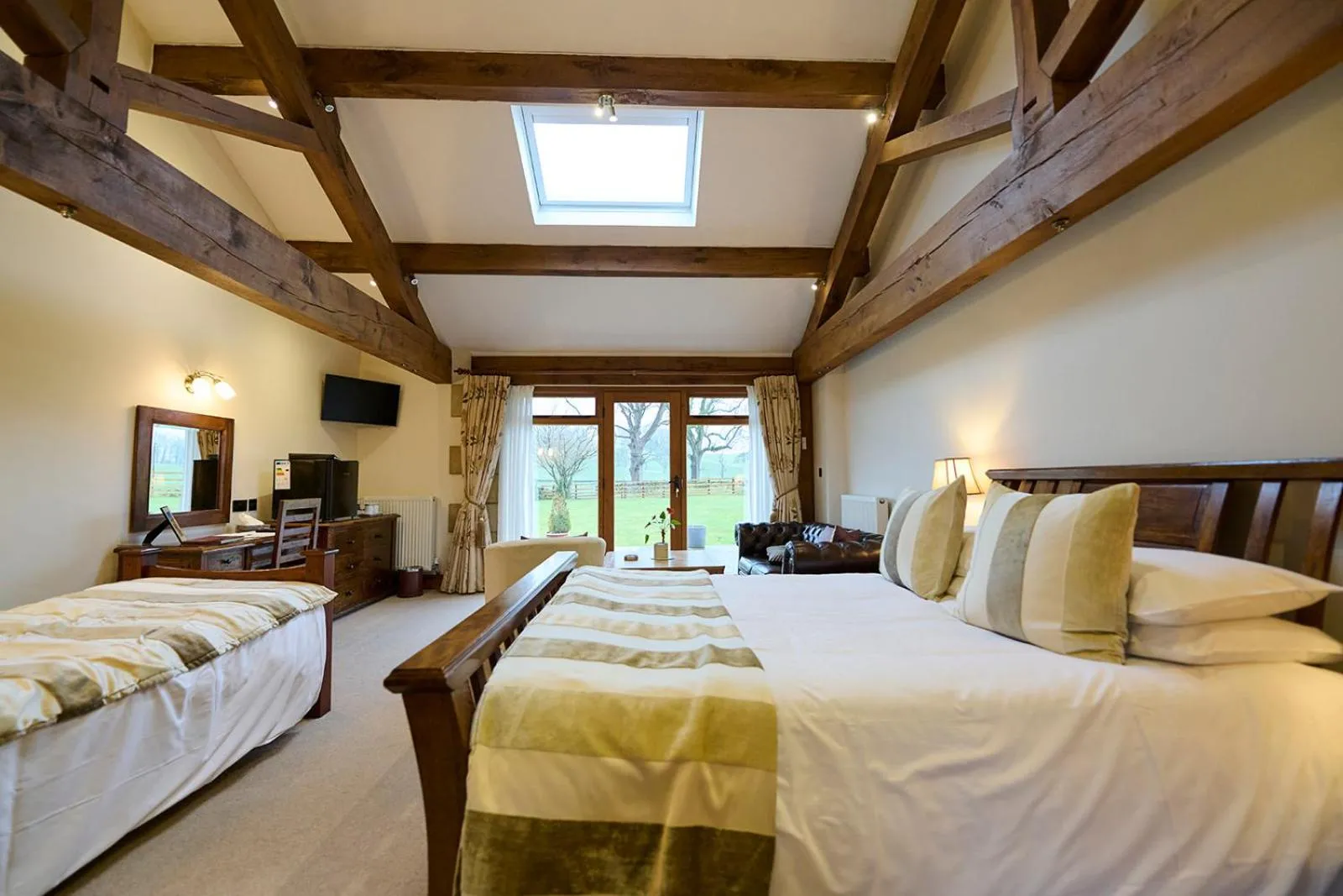 Bed in Green Grove Country House