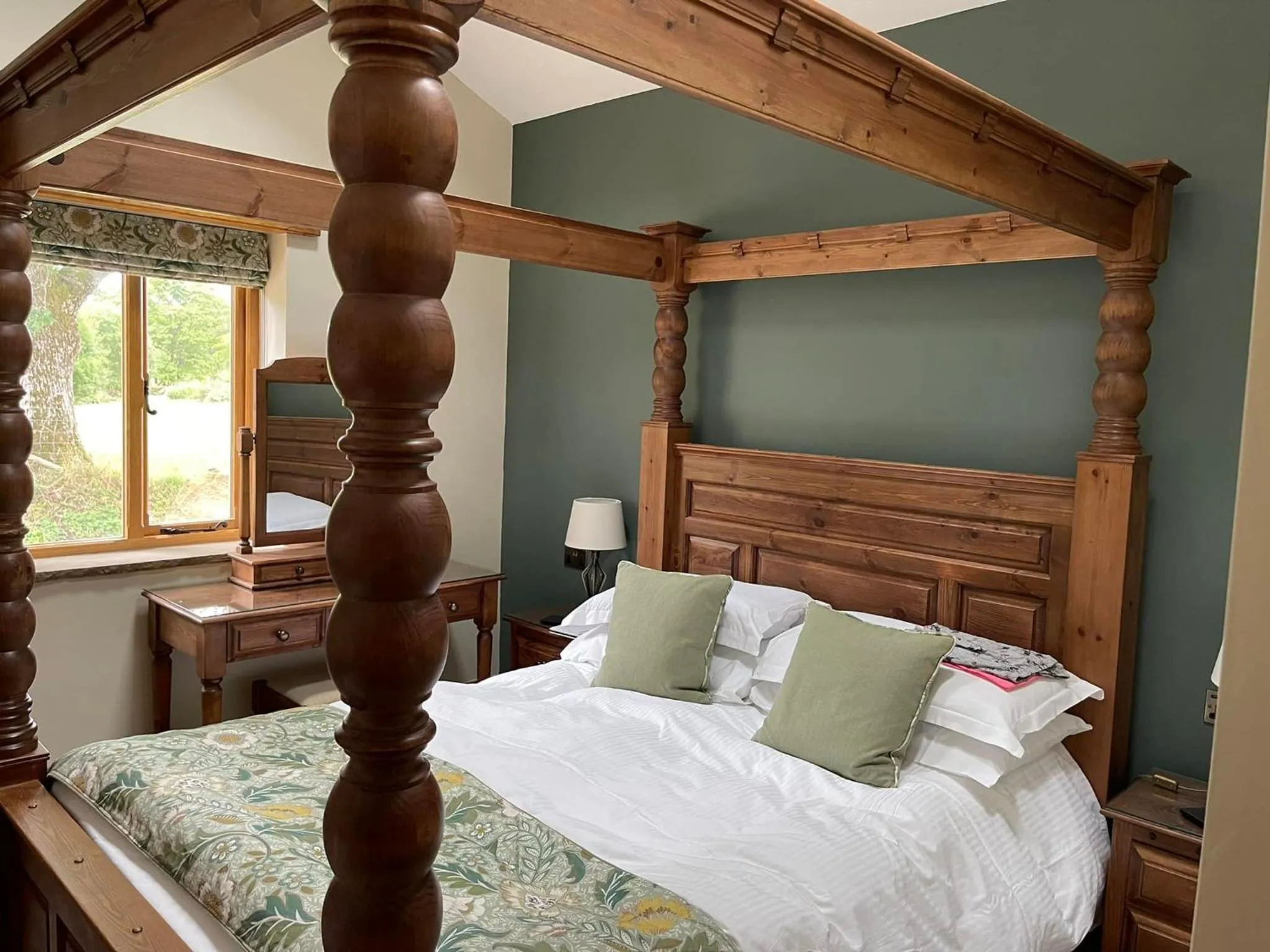 Bed in Green Grove Country House