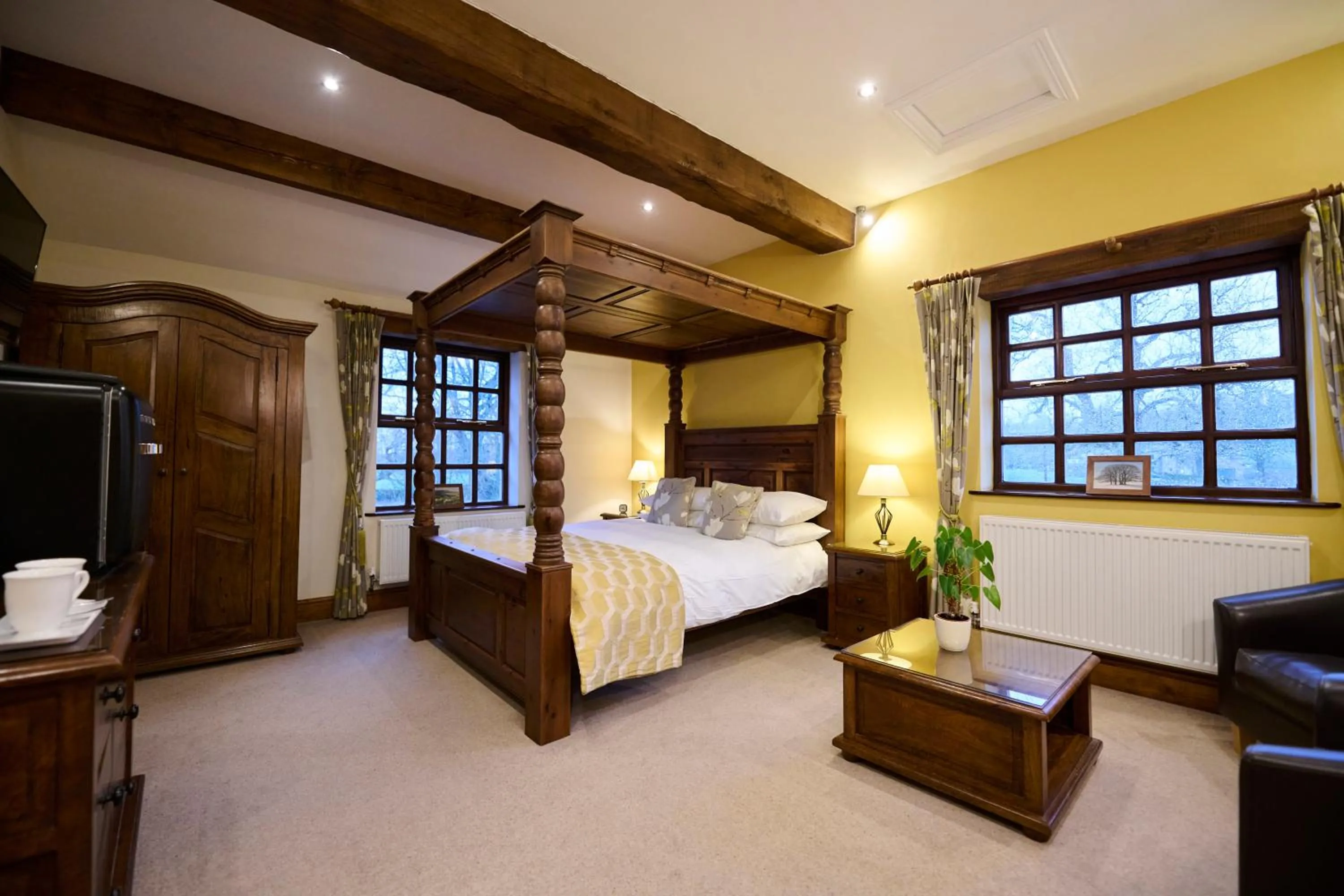 Bed in Green Grove Country House