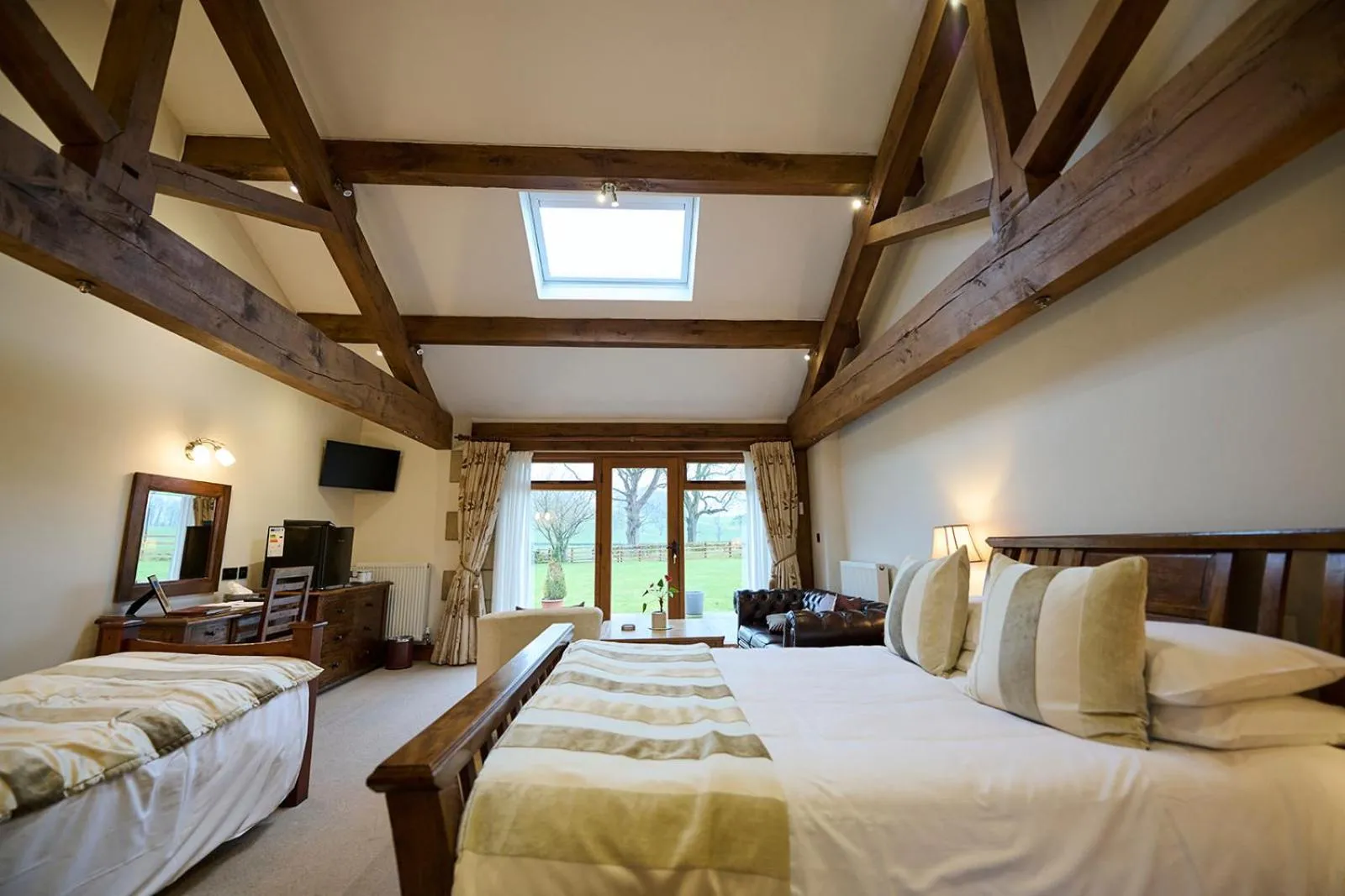 Bed in Green Grove Country House