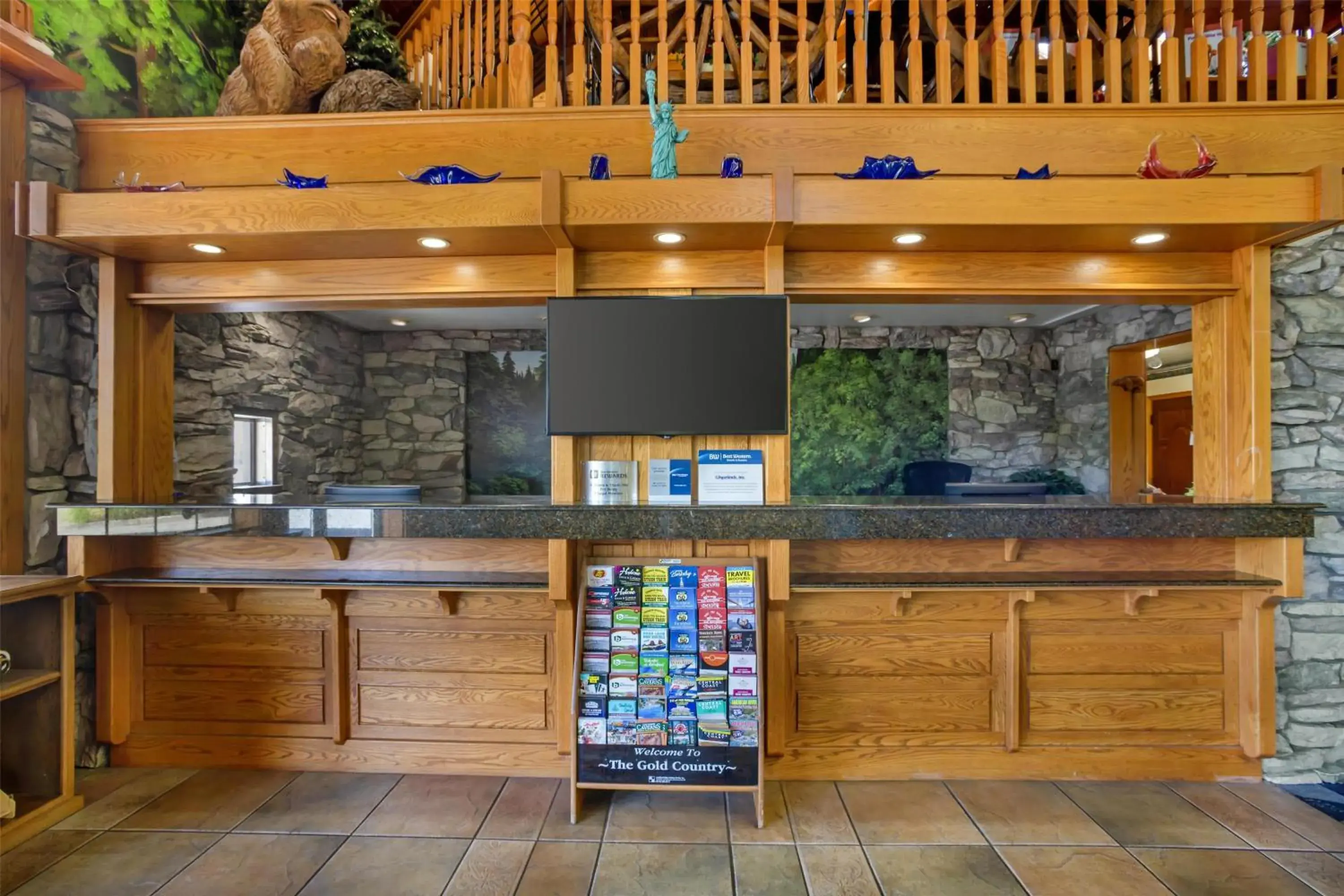 Lobby or reception in Best Western Plus Yosemite Gateway Inn Lobby or reception in Best Western Plus Yosemite Gateway Inn
