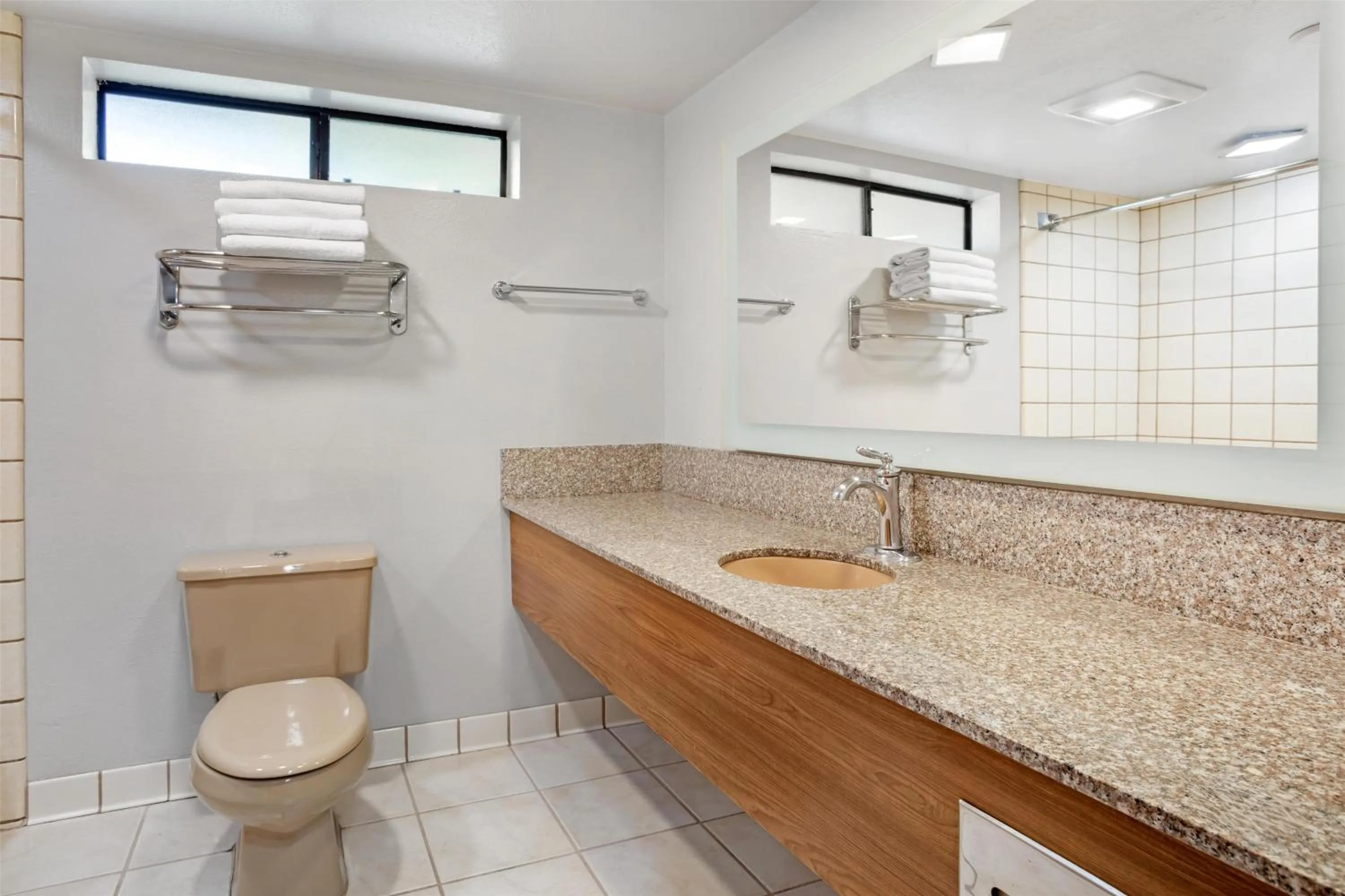 Bathroom in Best Western Plus Yosemite Gateway Inn