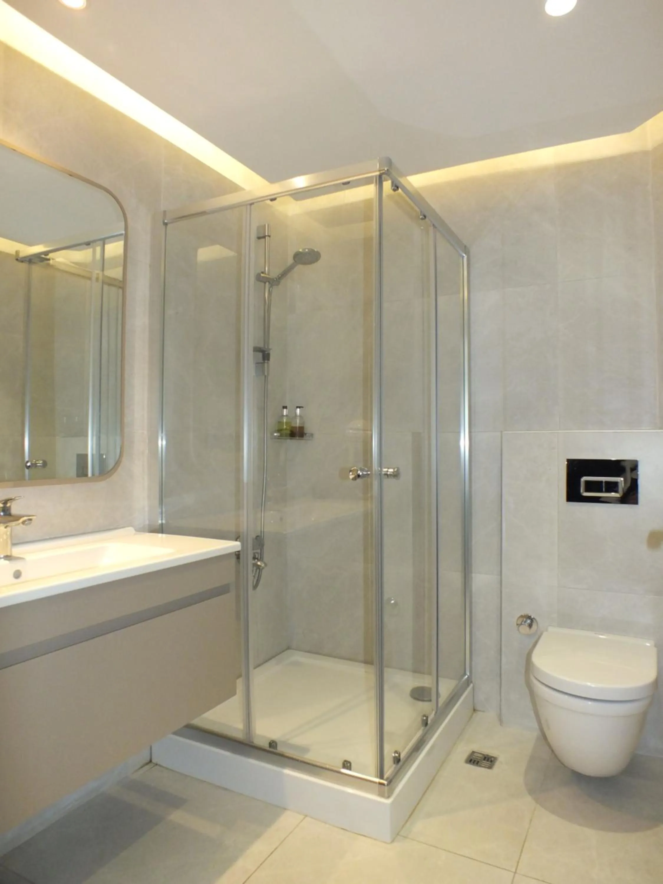 Shower in Istanbul Park Hotel
