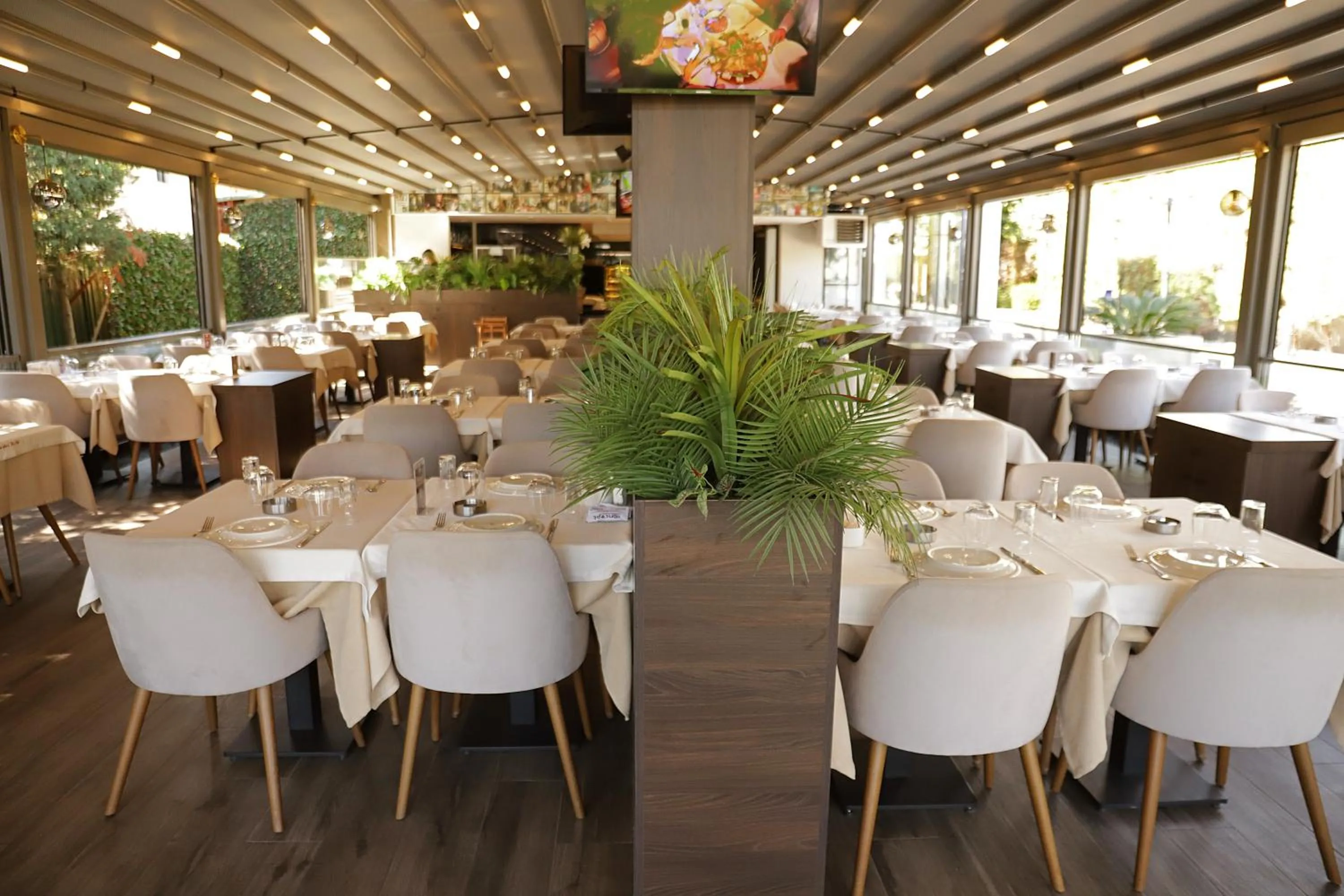 Restaurant/places to eat in Istanbul Park Hotel