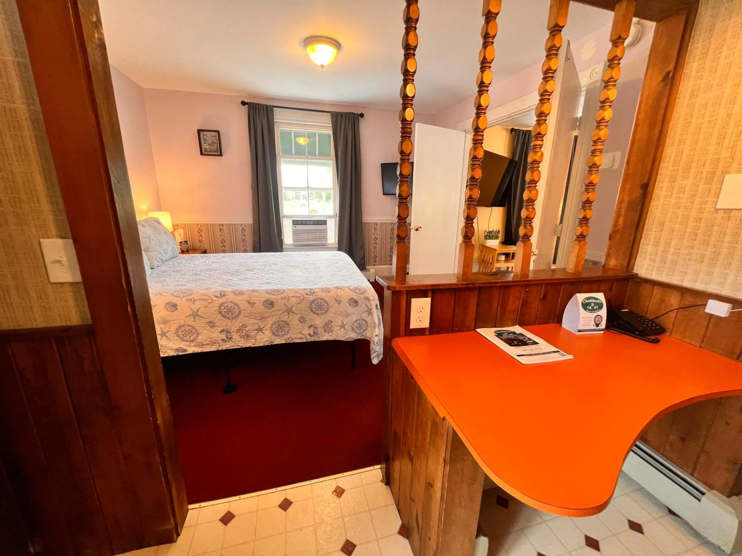 kitchen, Bed in Claddagh Motel & Suites