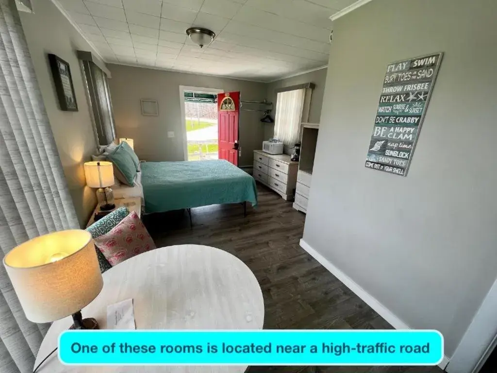 Queen Room in Claddagh Motel & Suites Queen Room in Claddagh Motel & Suites