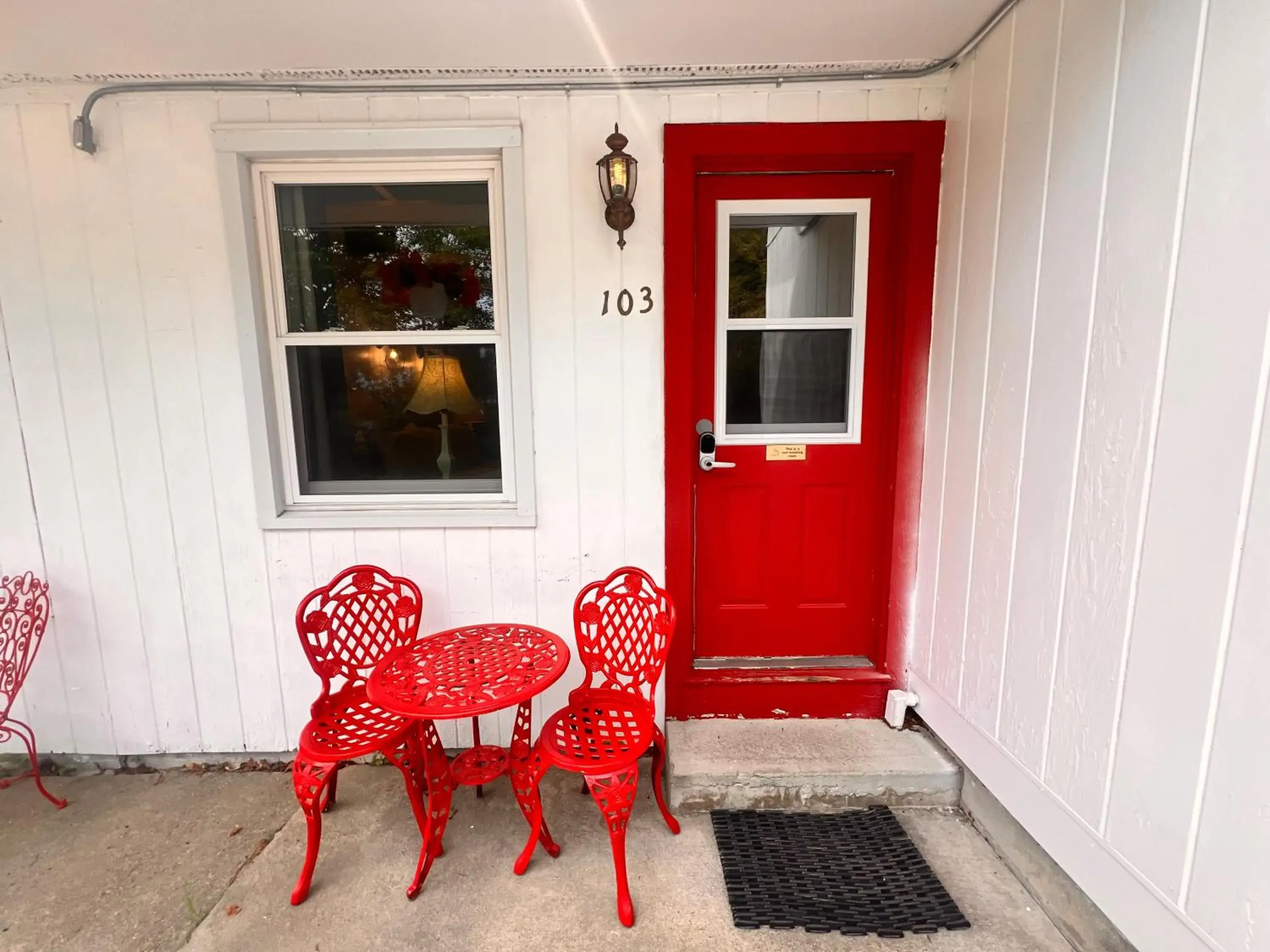 Queen Studio in Claddagh Motel & Suites Queen Studio in Claddagh Motel & Suites