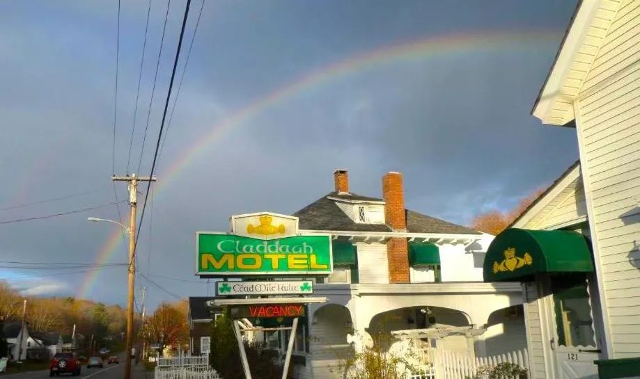 Claddagh Motel & Suites