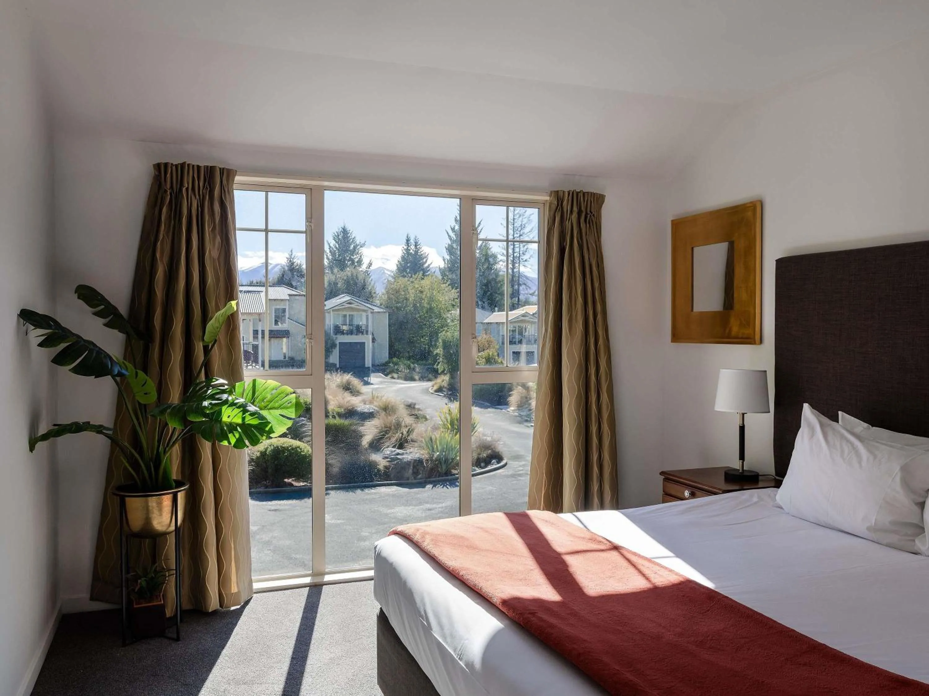 Bedroom, Bed in Mantra Lake Tekapo