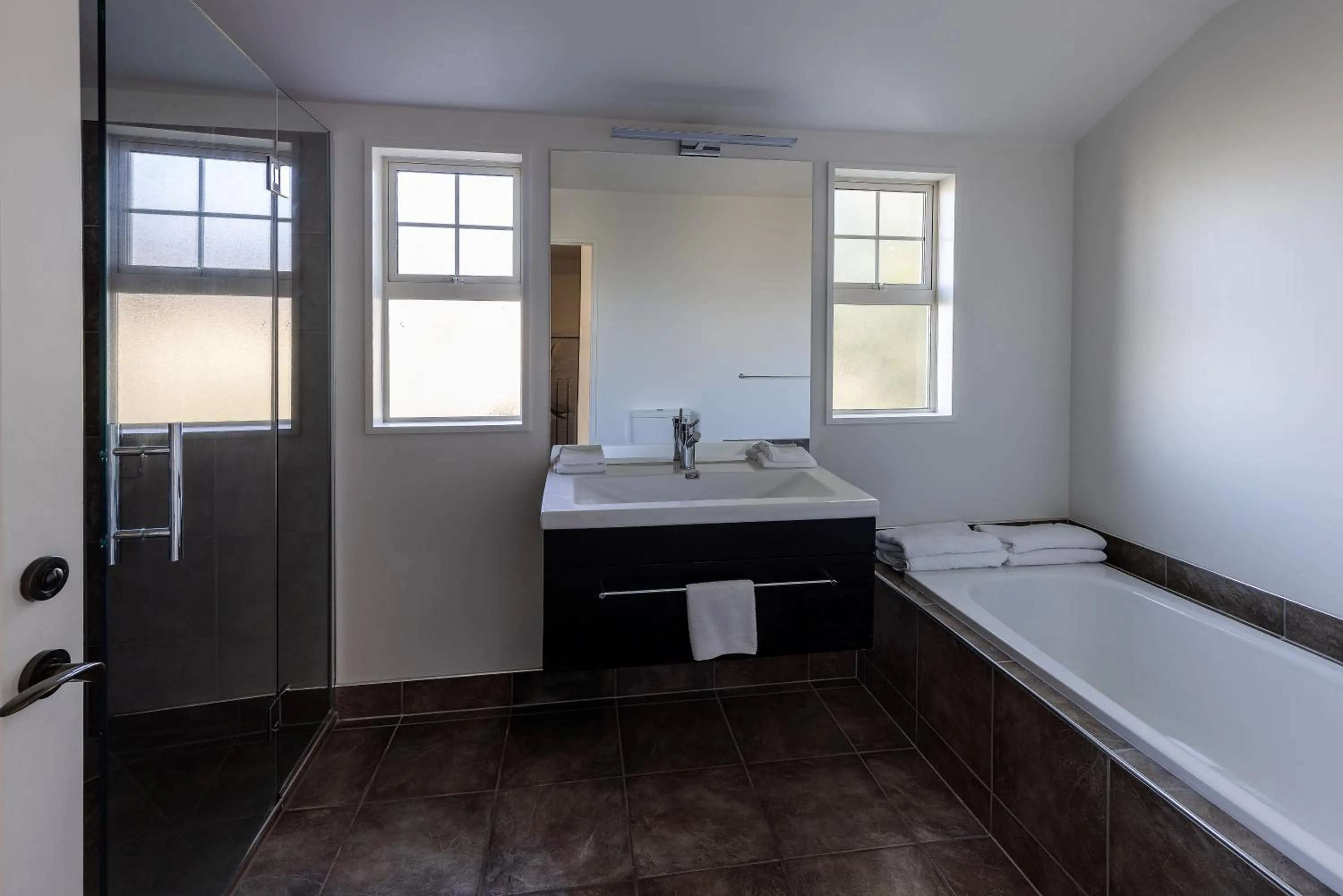 Bathroom, Bed in Mantra Lake Tekapo