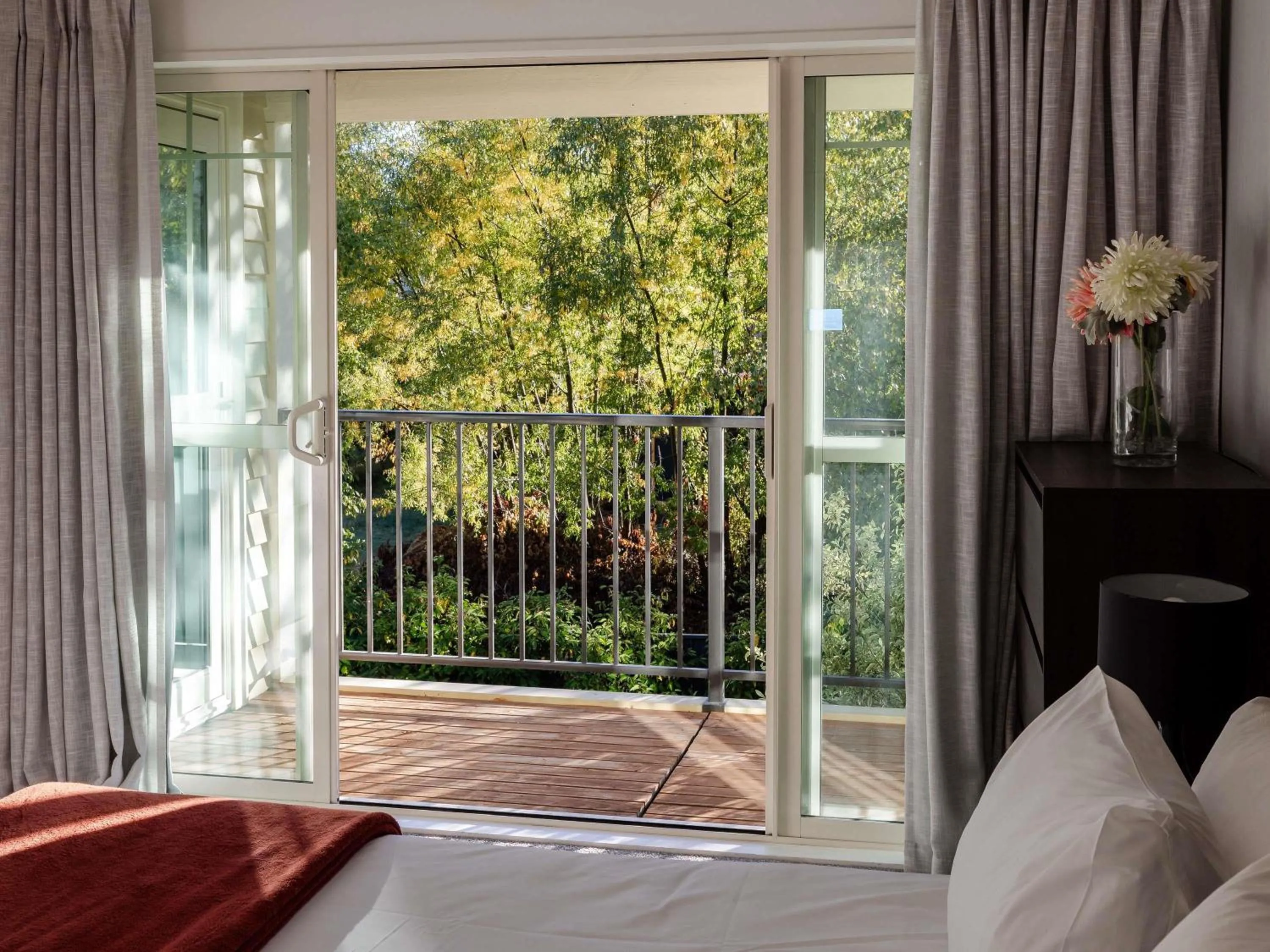 Bedroom, Bed in Mantra Lake Tekapo