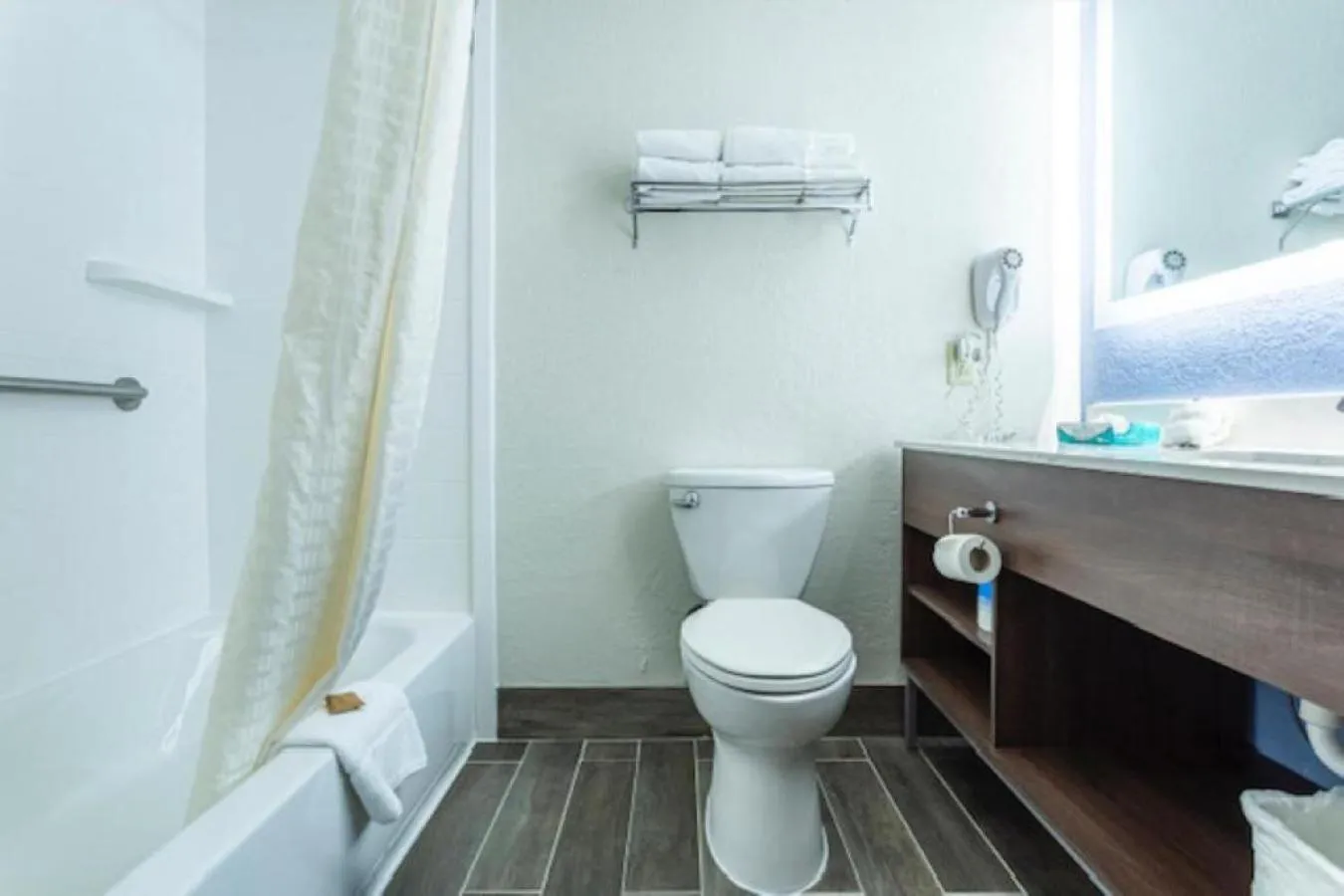 Toilet in Lancaster Inn & Suites