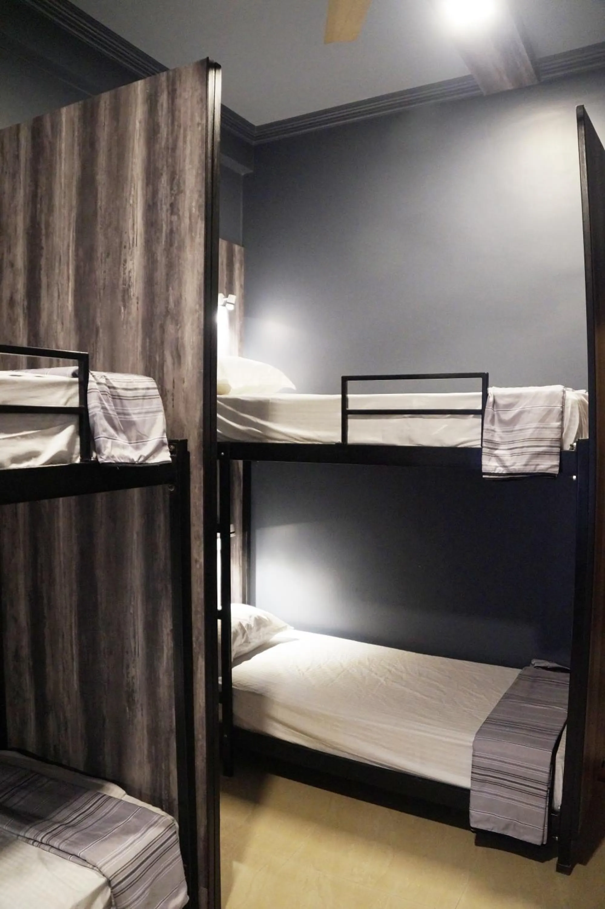 bunk bed, Bed in Backpackers Park Varanasi