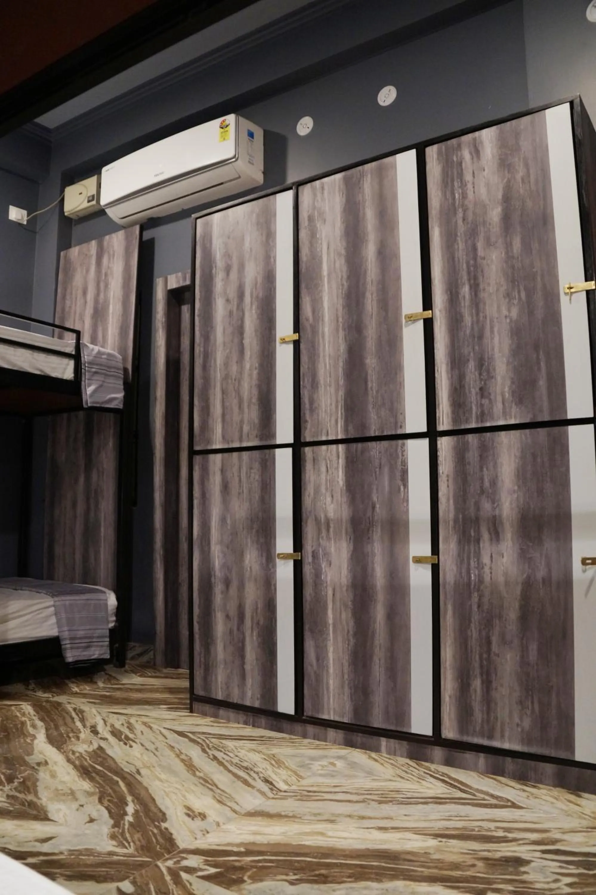 bunk bed in Backpackers Park Varanasi