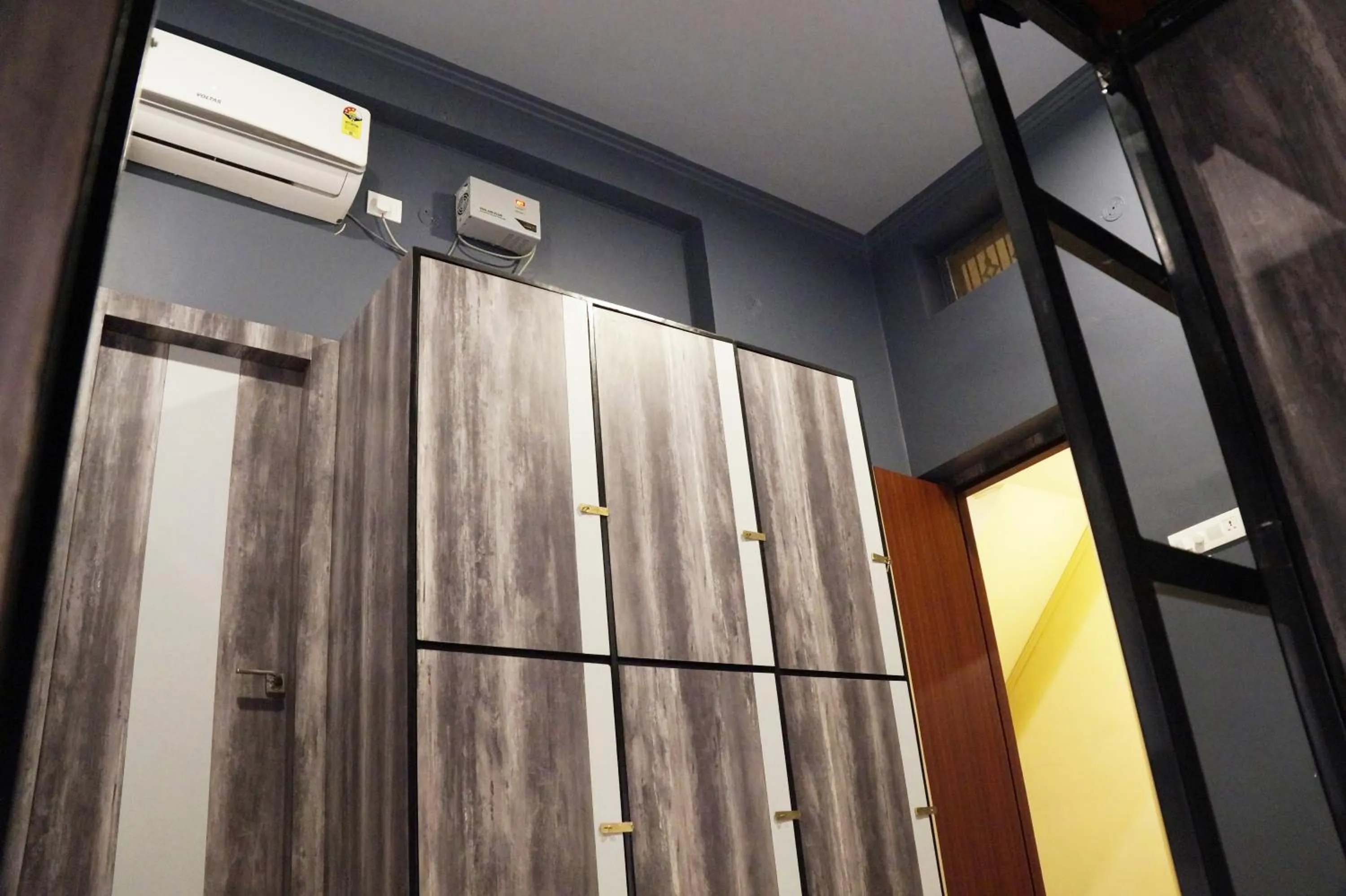 TV and multimedia in Backpackers Park Varanasi