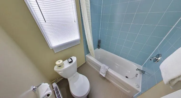 Bathroom in Budget Inn