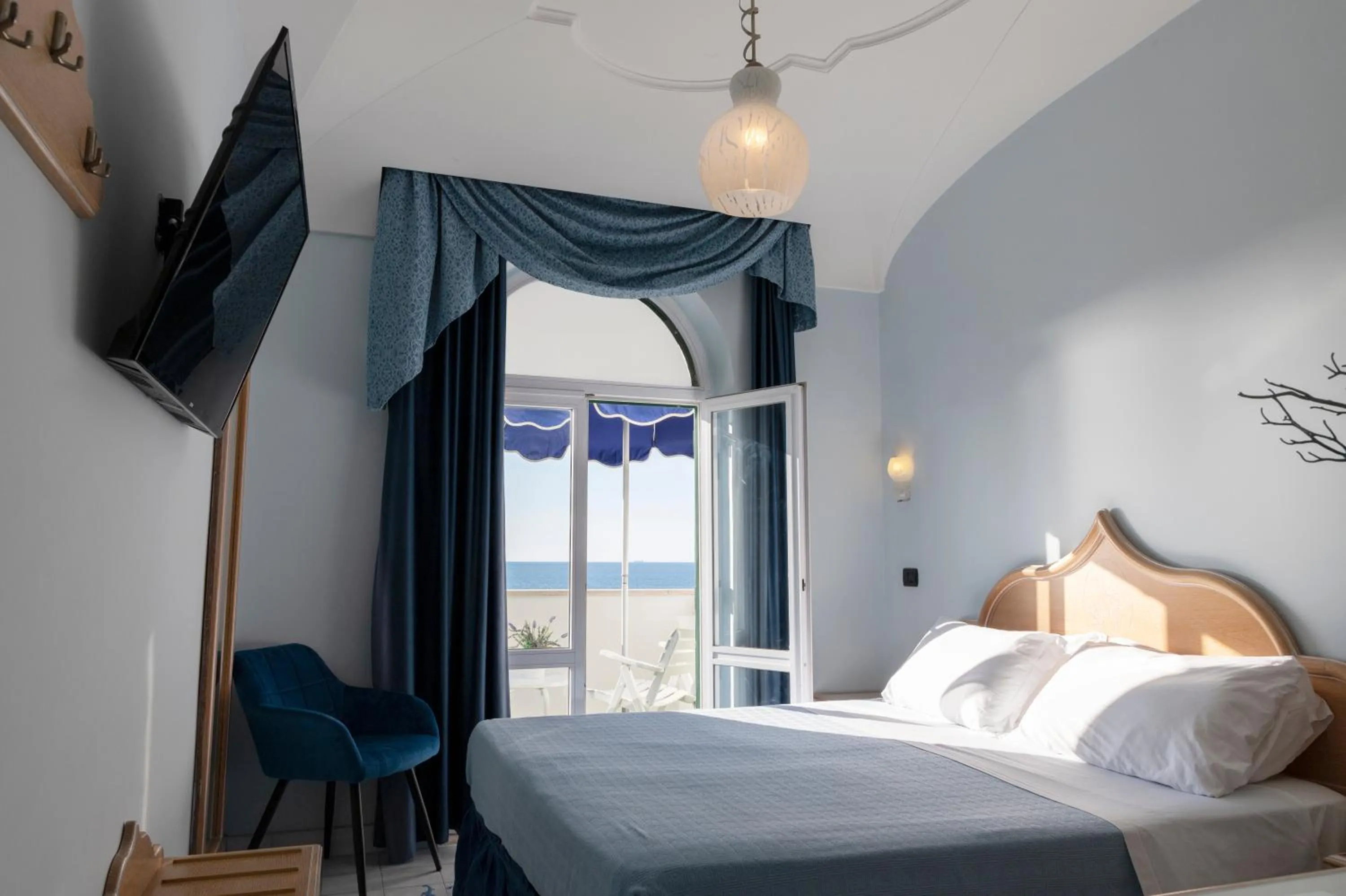 Bed in Hotel Punta Imperatore