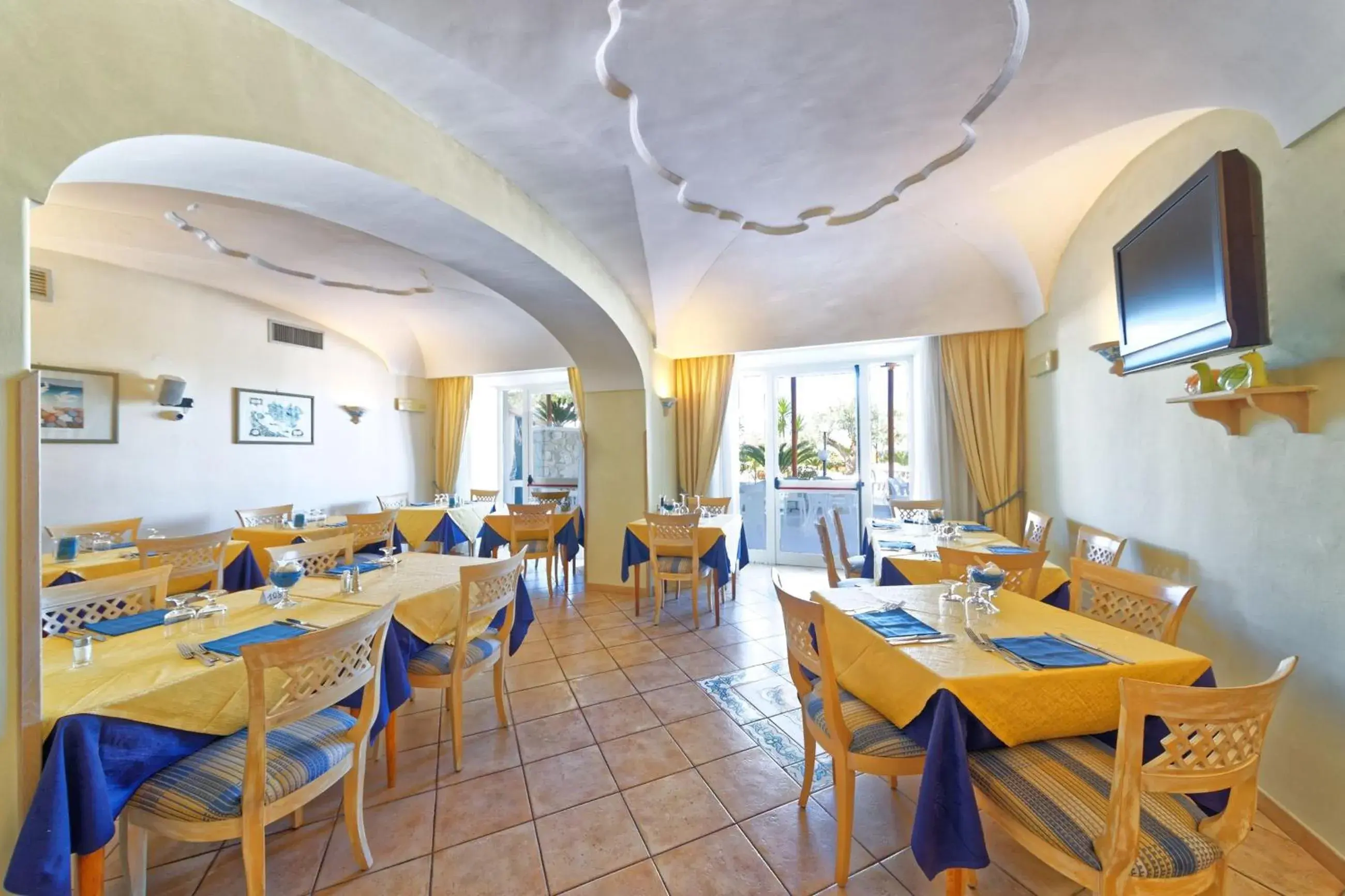 Restaurant/places to eat in Hotel Punta Imperatore Restaurant/places to eat in Hotel Punta Imperatore