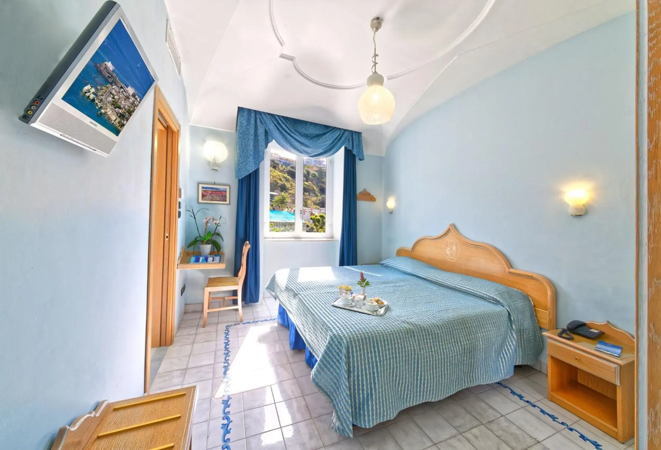 Photo of the whole room, Bed in Hotel Punta Imperatore Photo of the whole room, Bed in Hotel Punta Imperatore