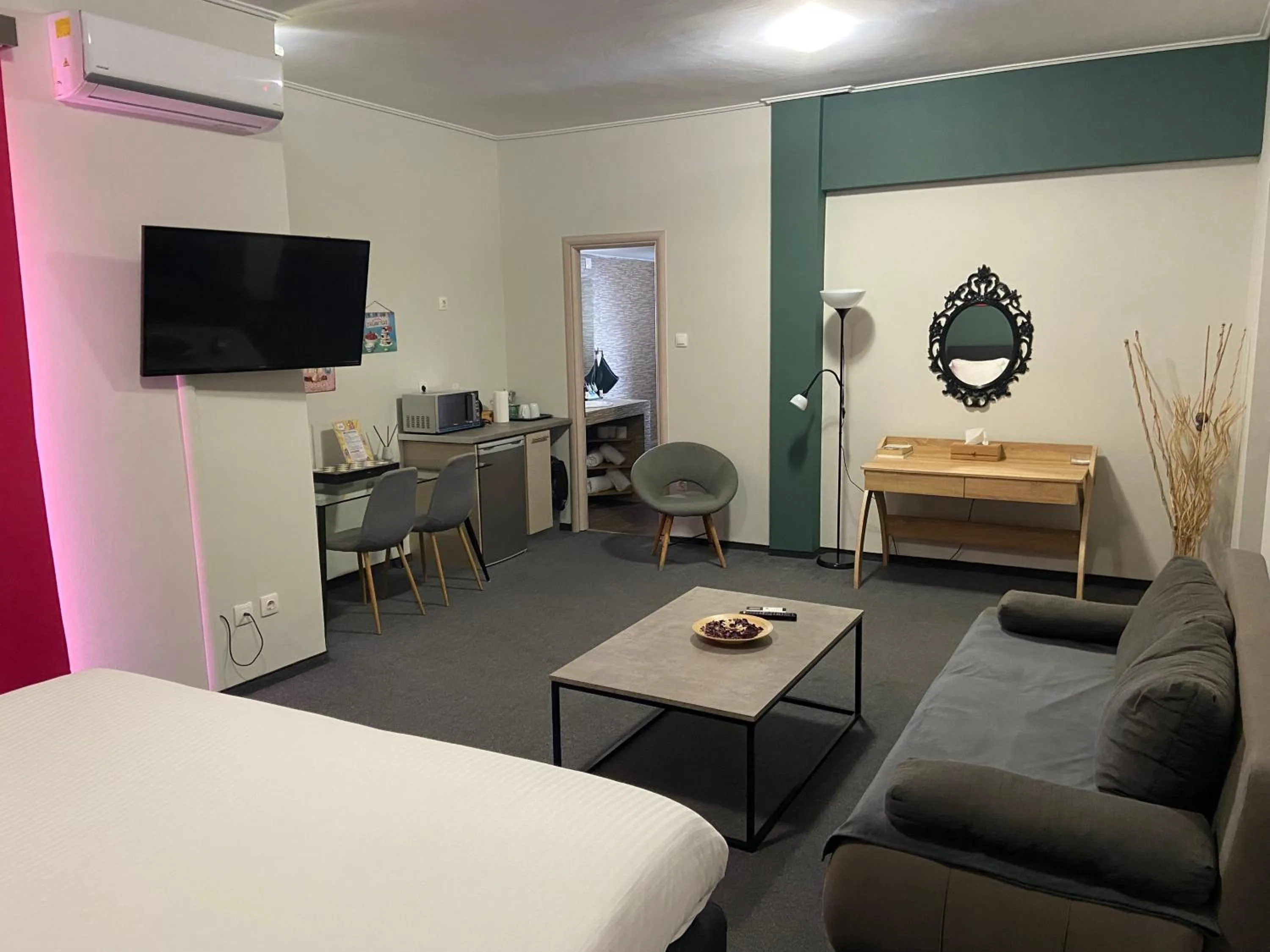 TV and multimedia, Bed in Connect Suites