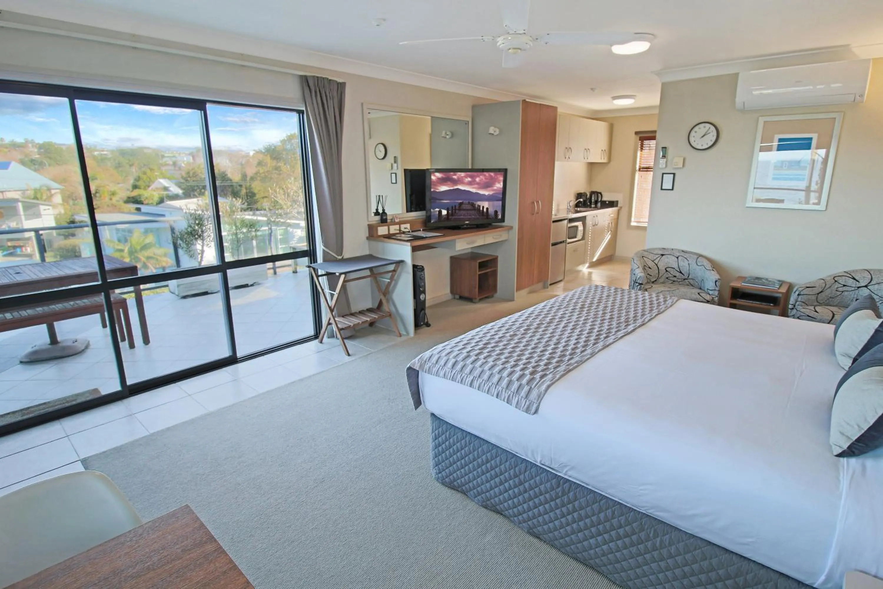 Bed in Whangaparaoa Lodge