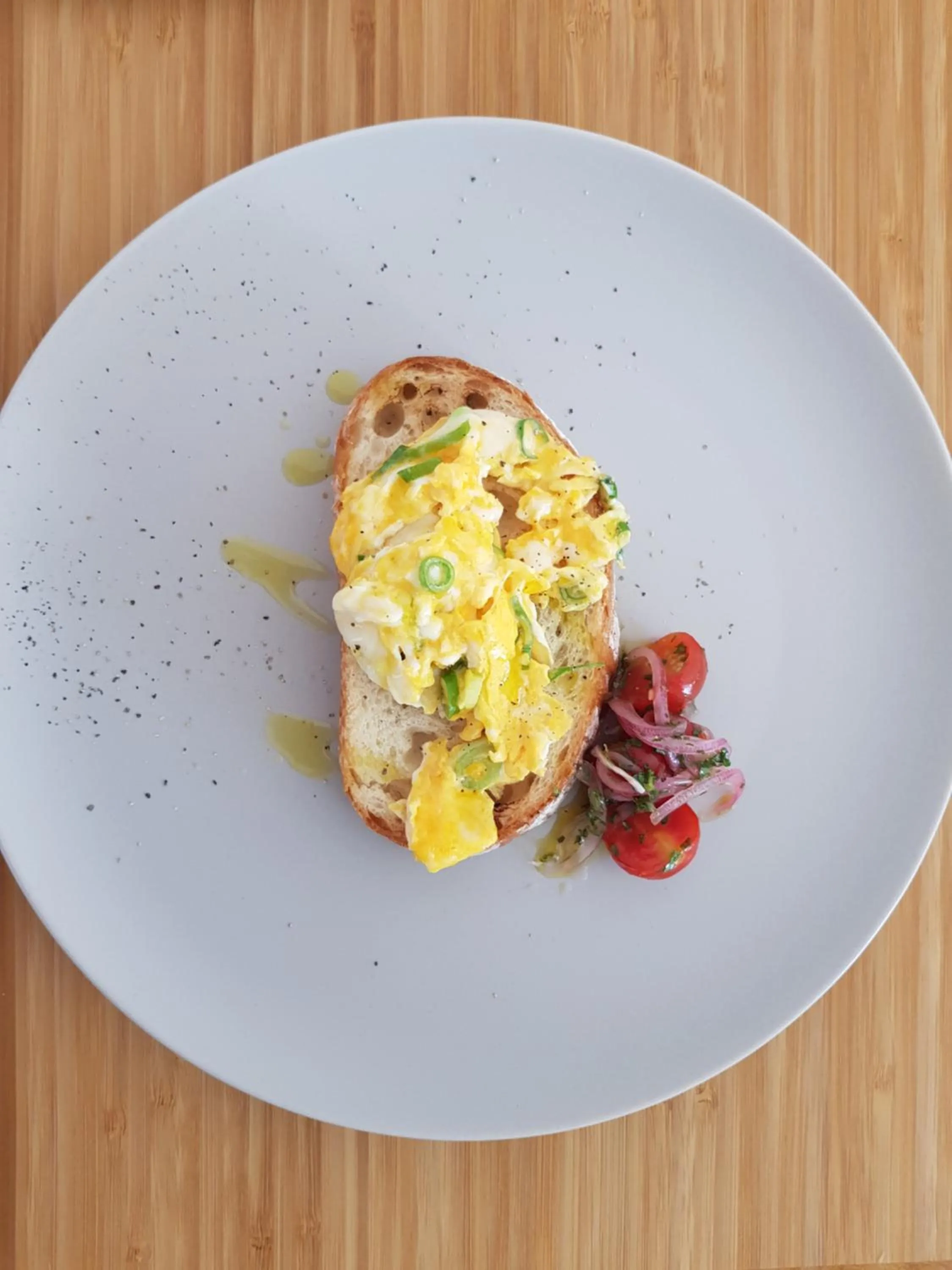 Breakfast in Whangaparaoa Lodge