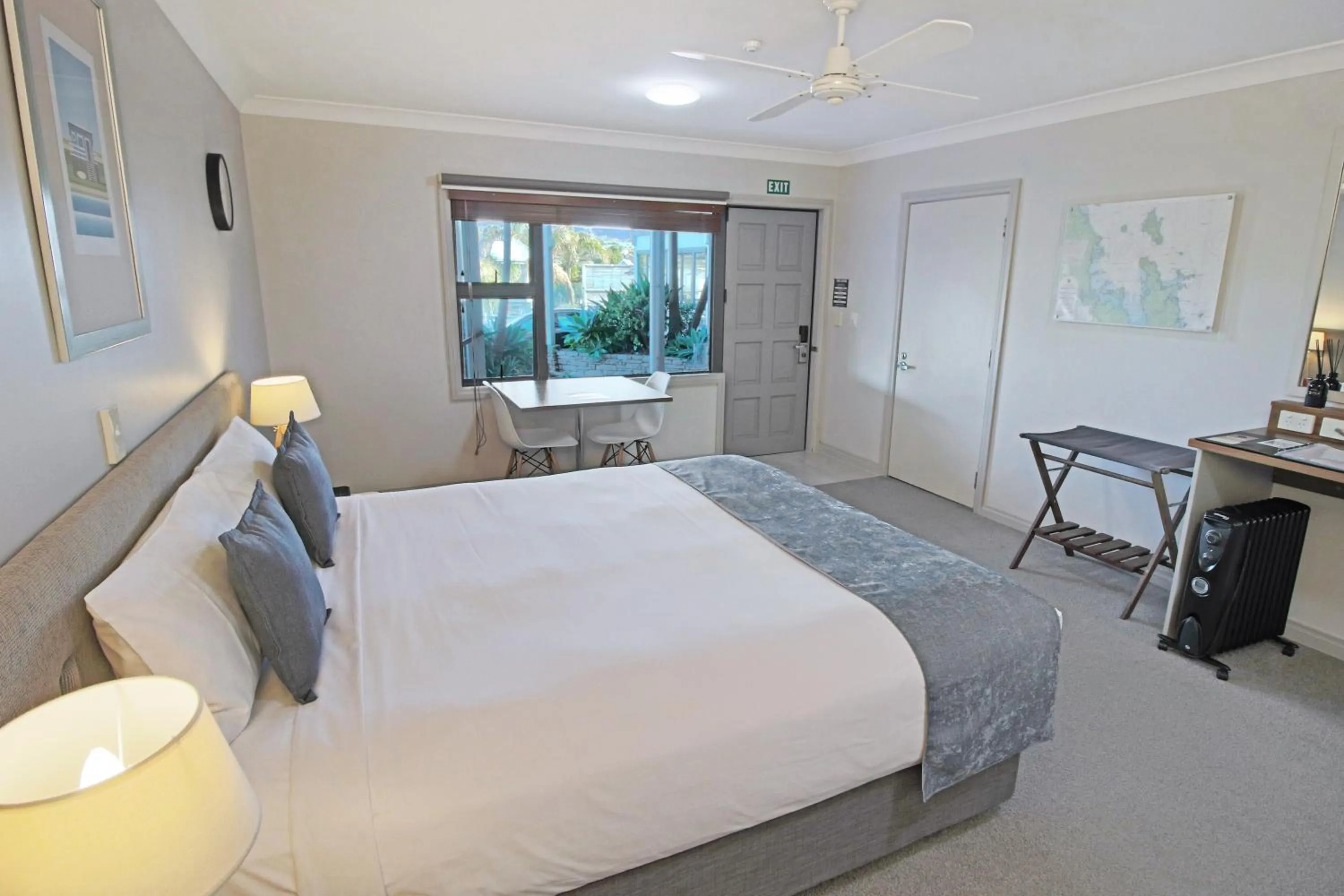 Bed in Whangaparaoa Lodge