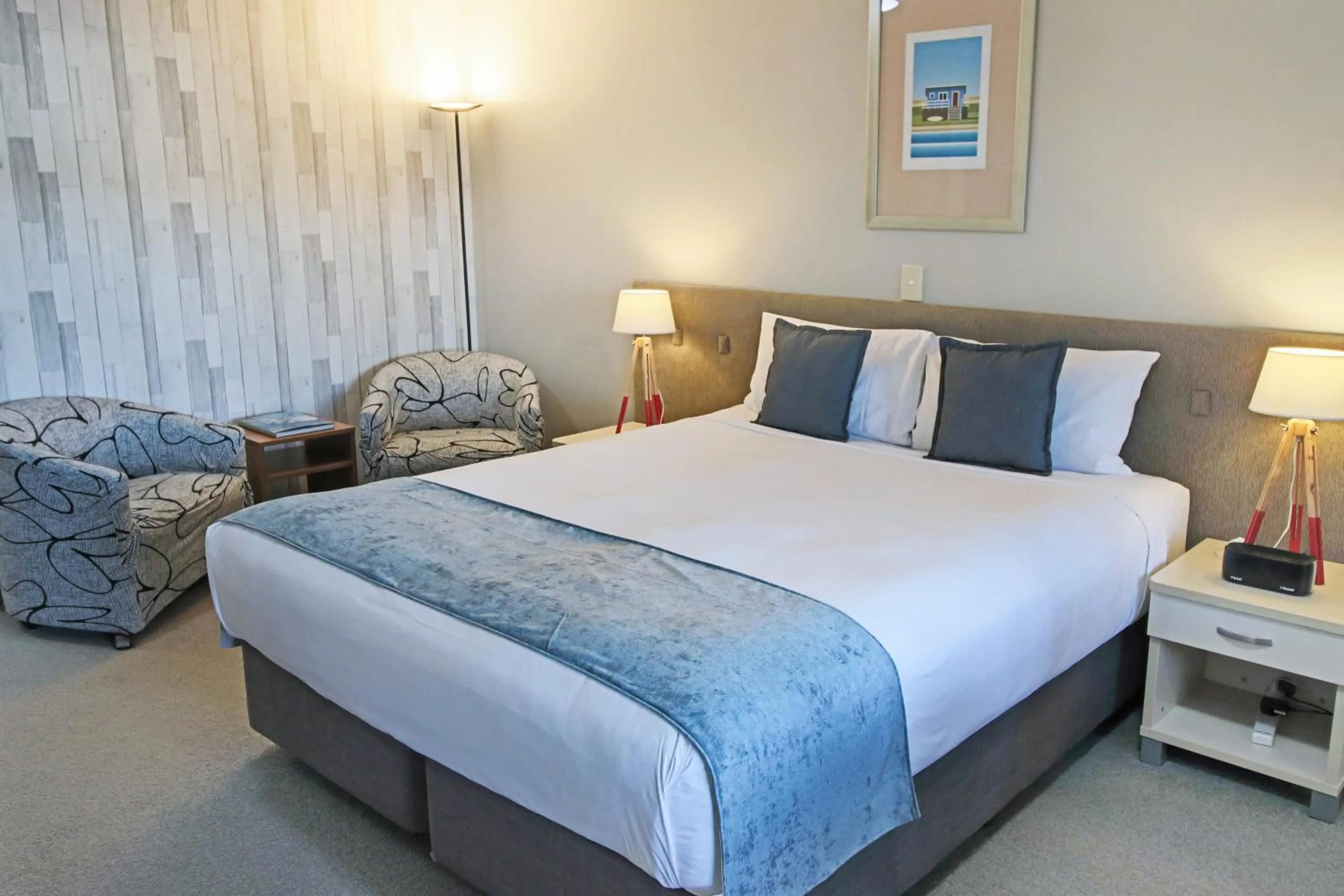 Bed in Whangaparaoa Lodge