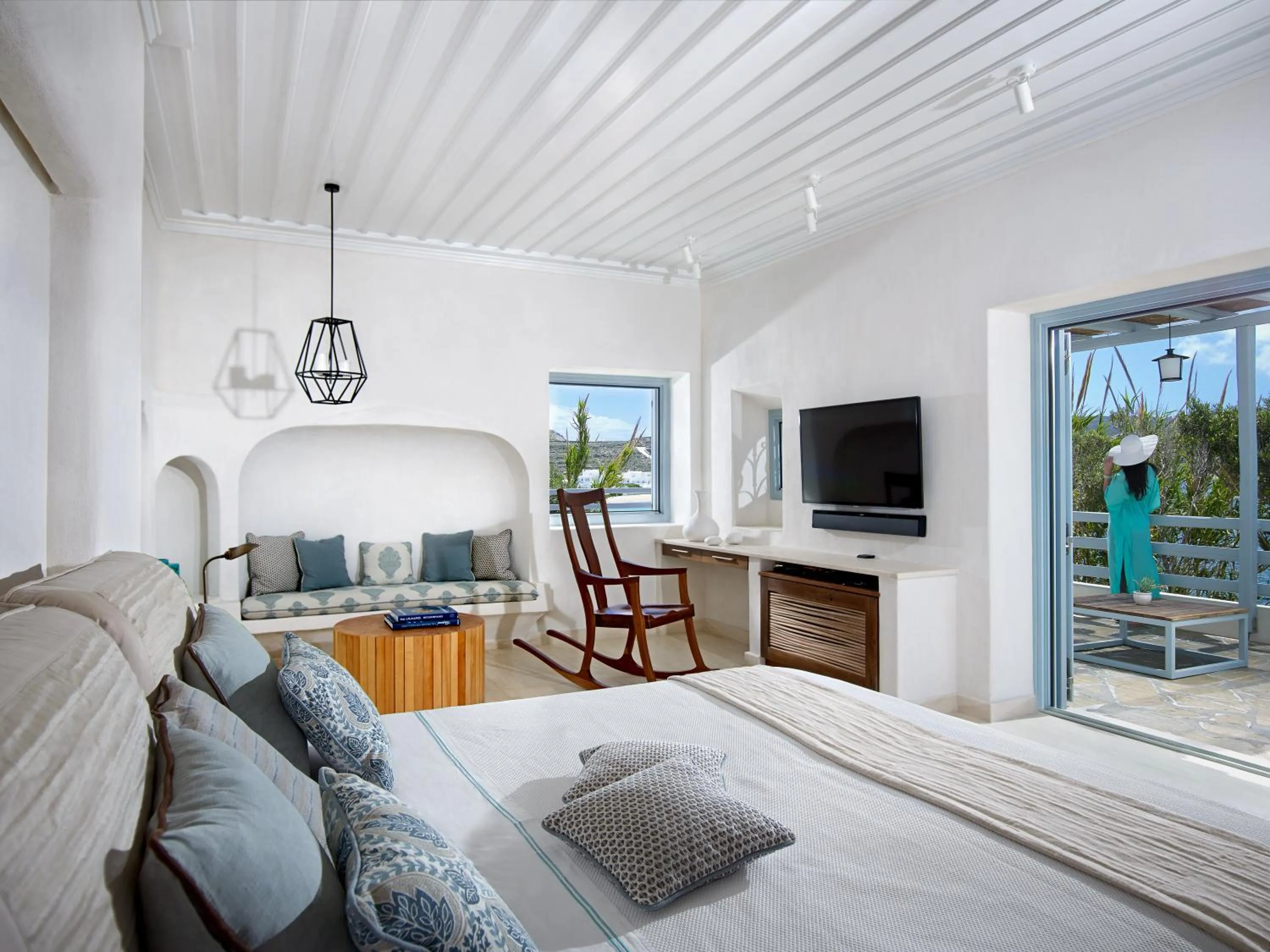 Bed in Belvedere Mykonos - Waterfront Villa & Suites - The Leading Hotels of the World