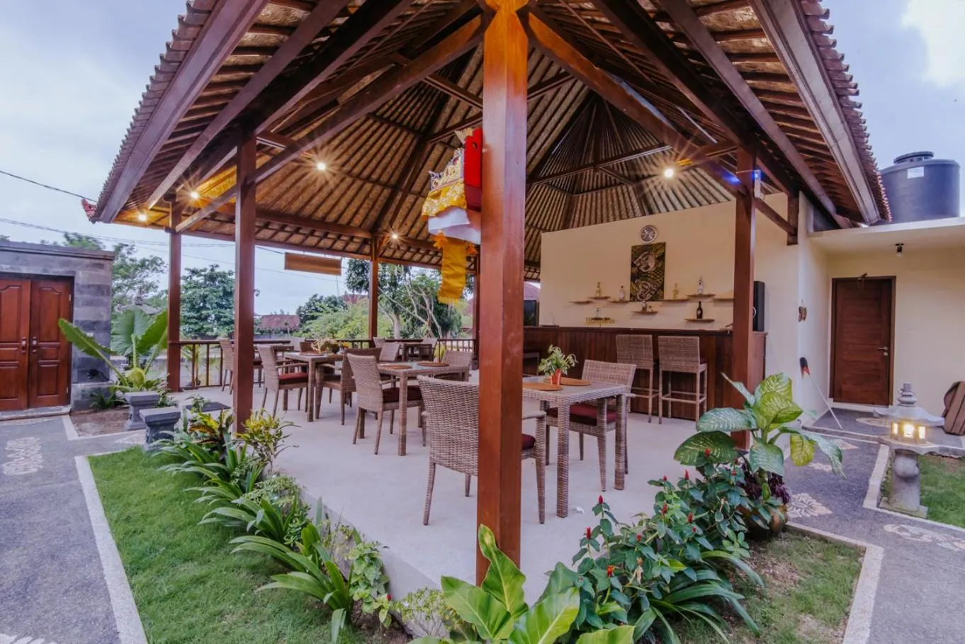 Restaurant/places to eat in Lembongan Small Heaven Bungalow