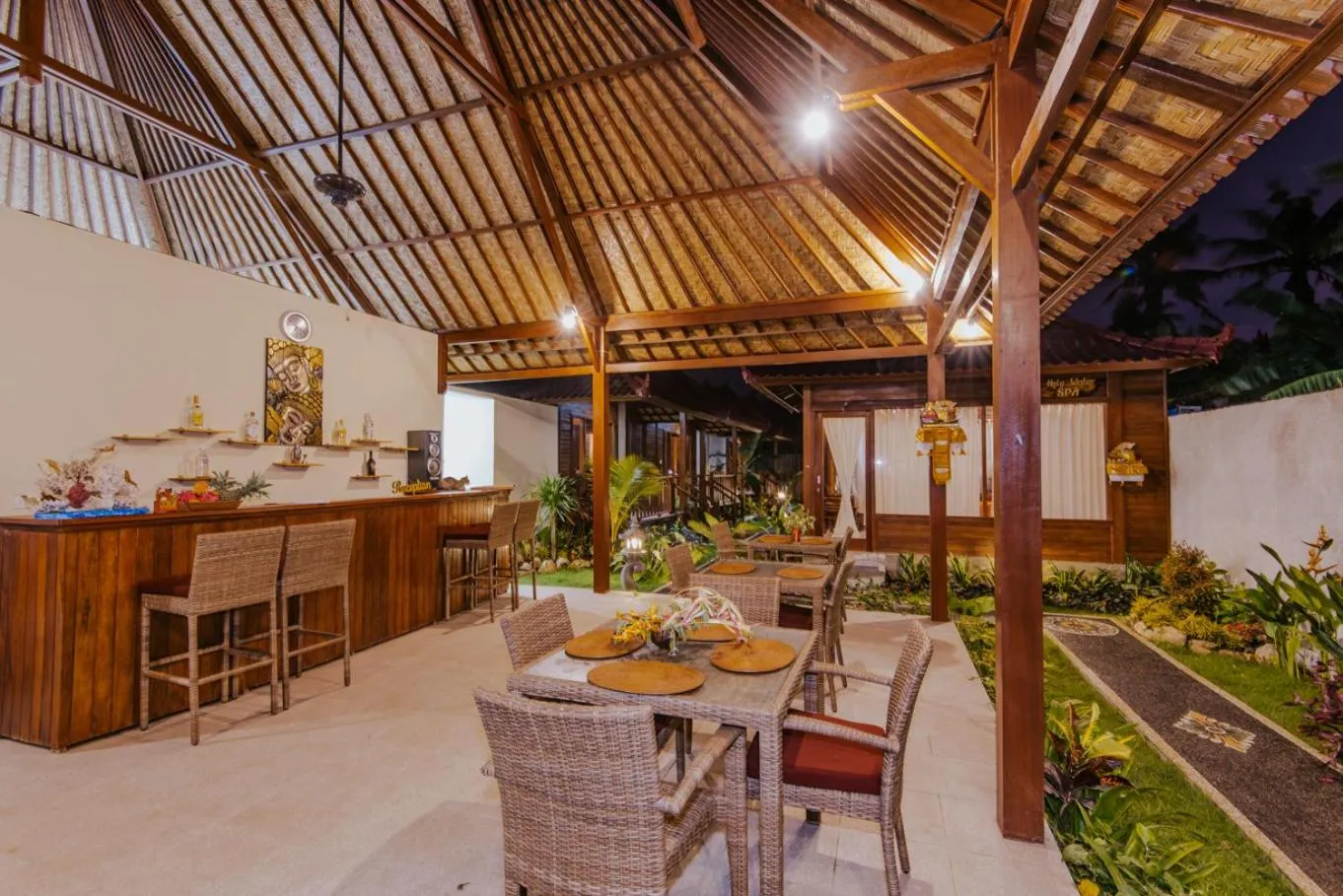 Restaurant/places to eat in Lembongan Small Heaven Bungalow