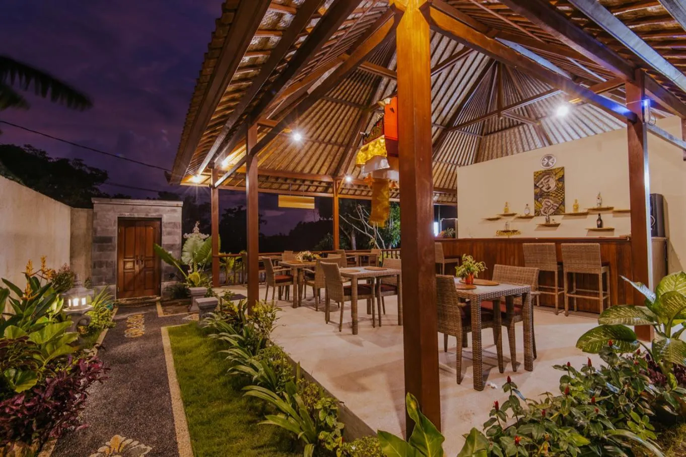 Restaurant/places to eat in Lembongan Small Heaven Bungalow