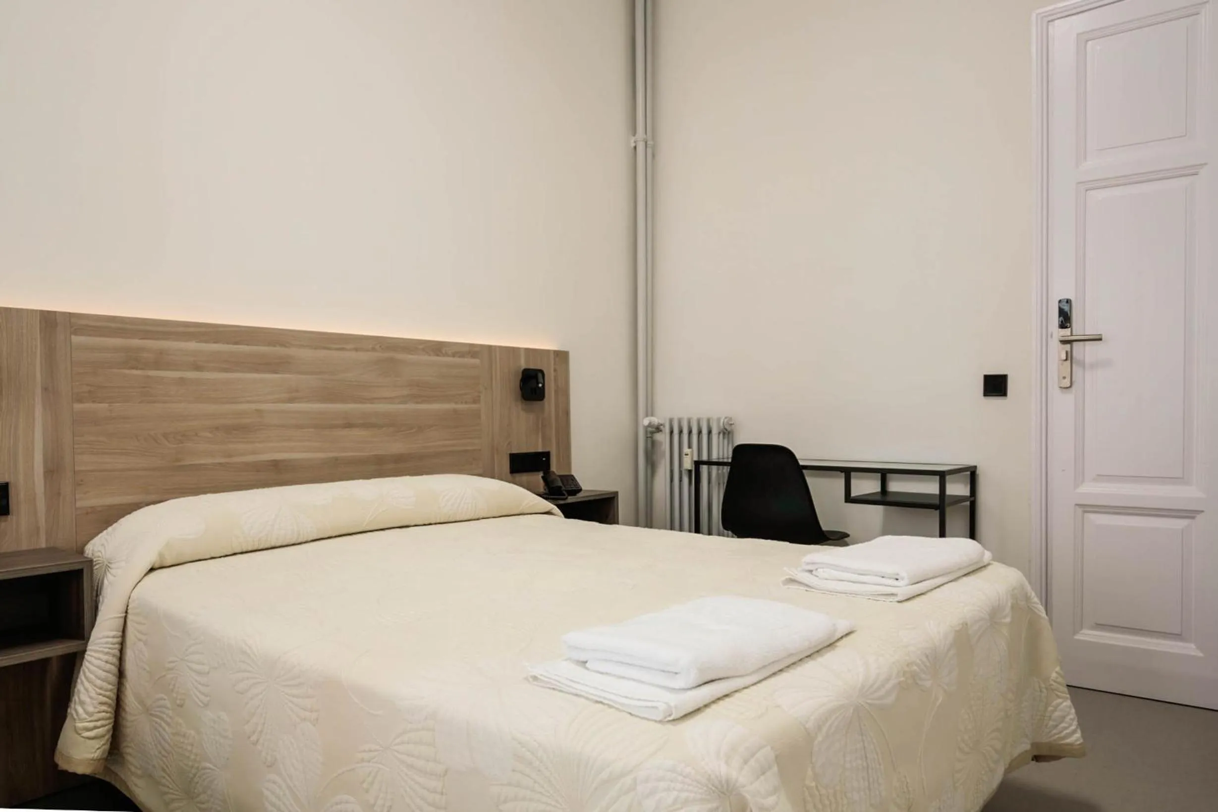 Bed in Hostal Excelsior