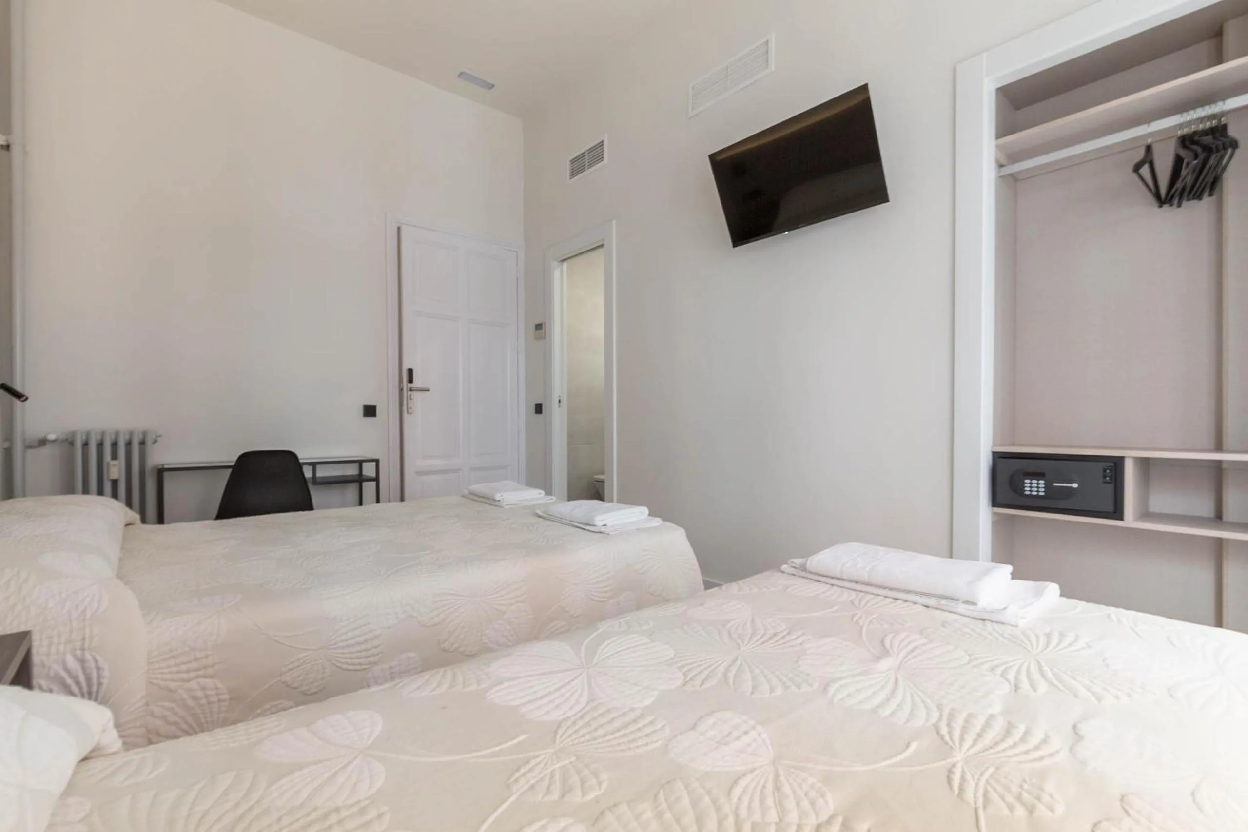 Bed in Hostal Excelsior