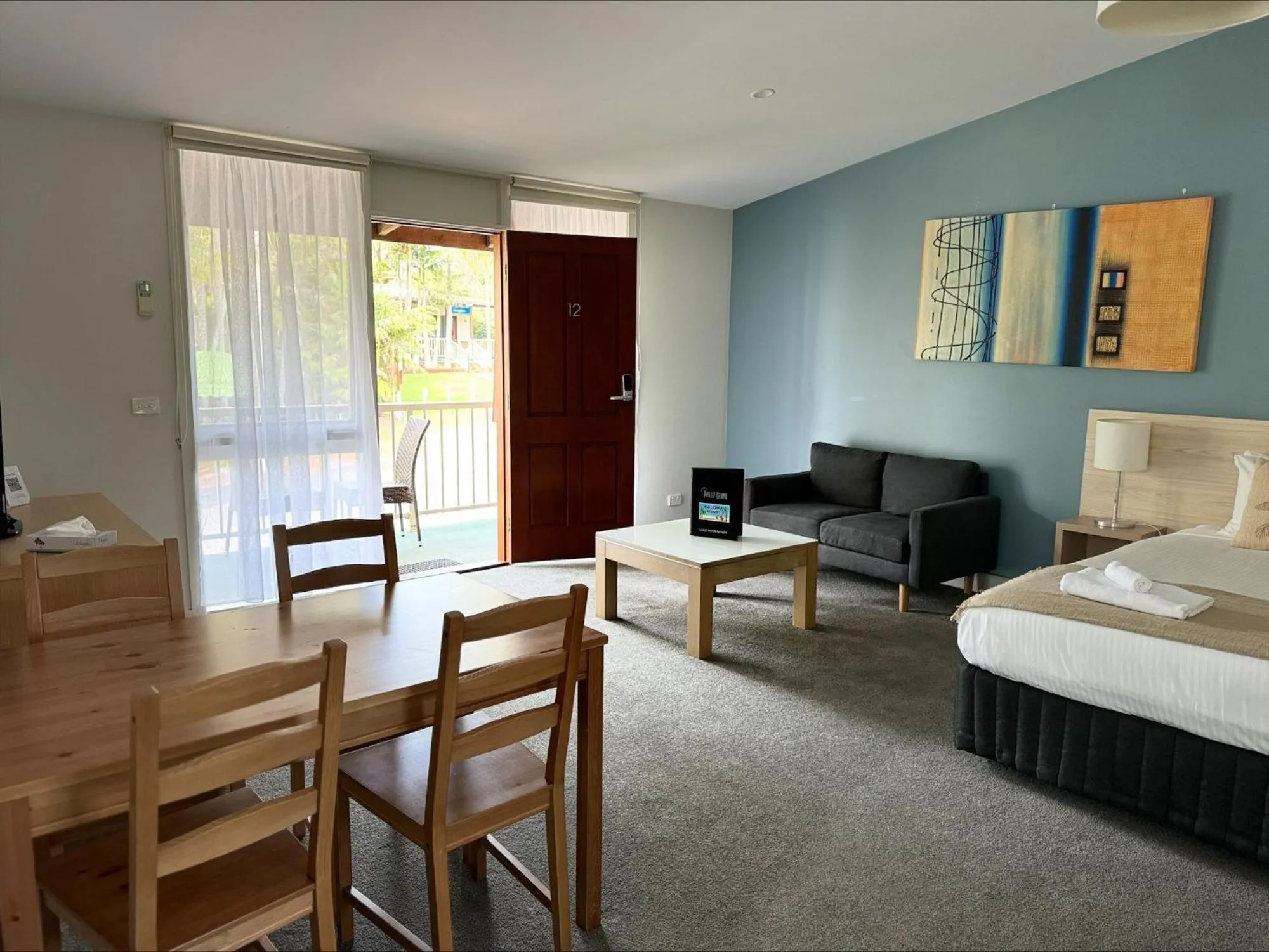 Seating area, Bed in Kaloha Holiday Resort Phillip Island