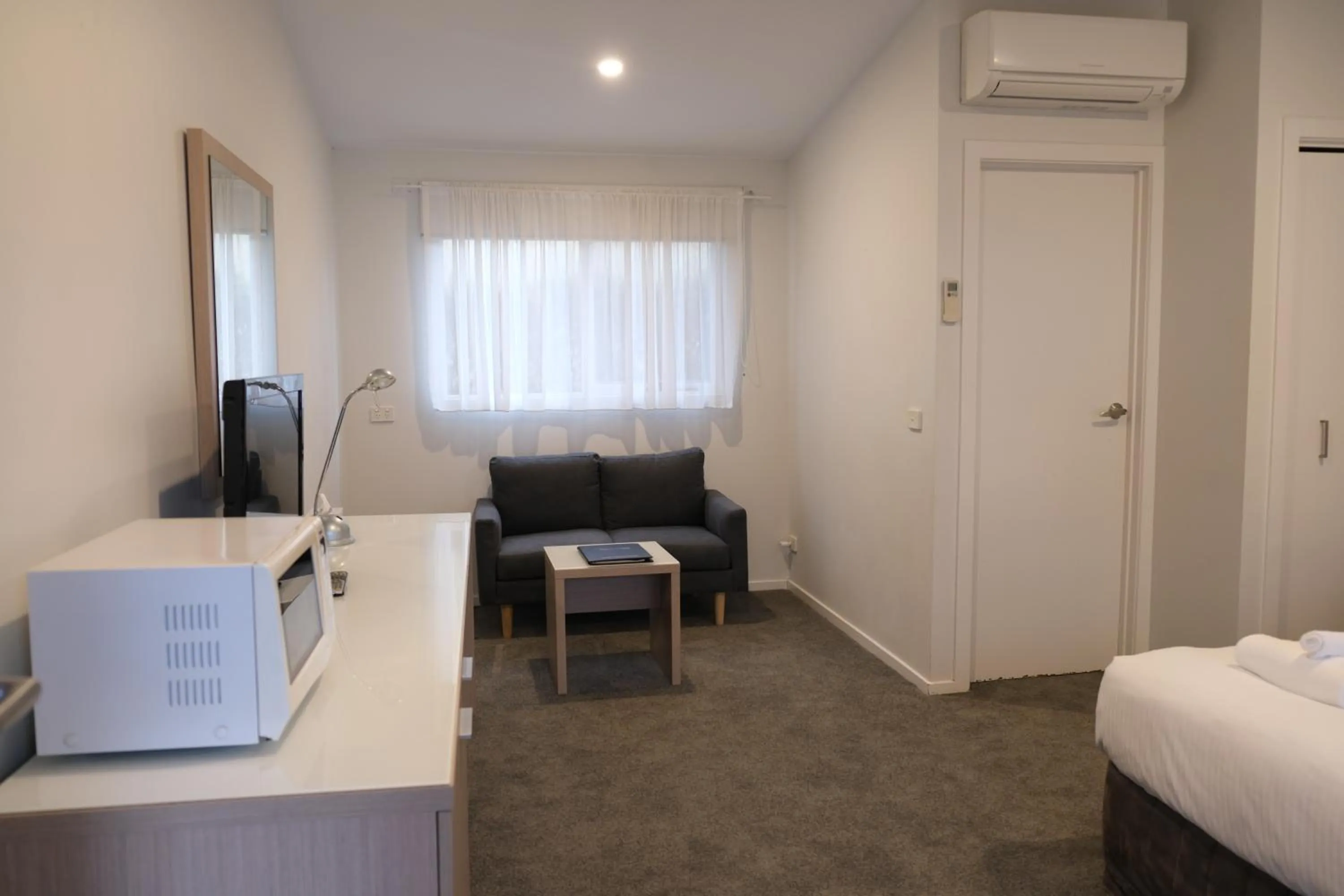 Seating area, Bed in Kaloha Holiday Resort Phillip Island