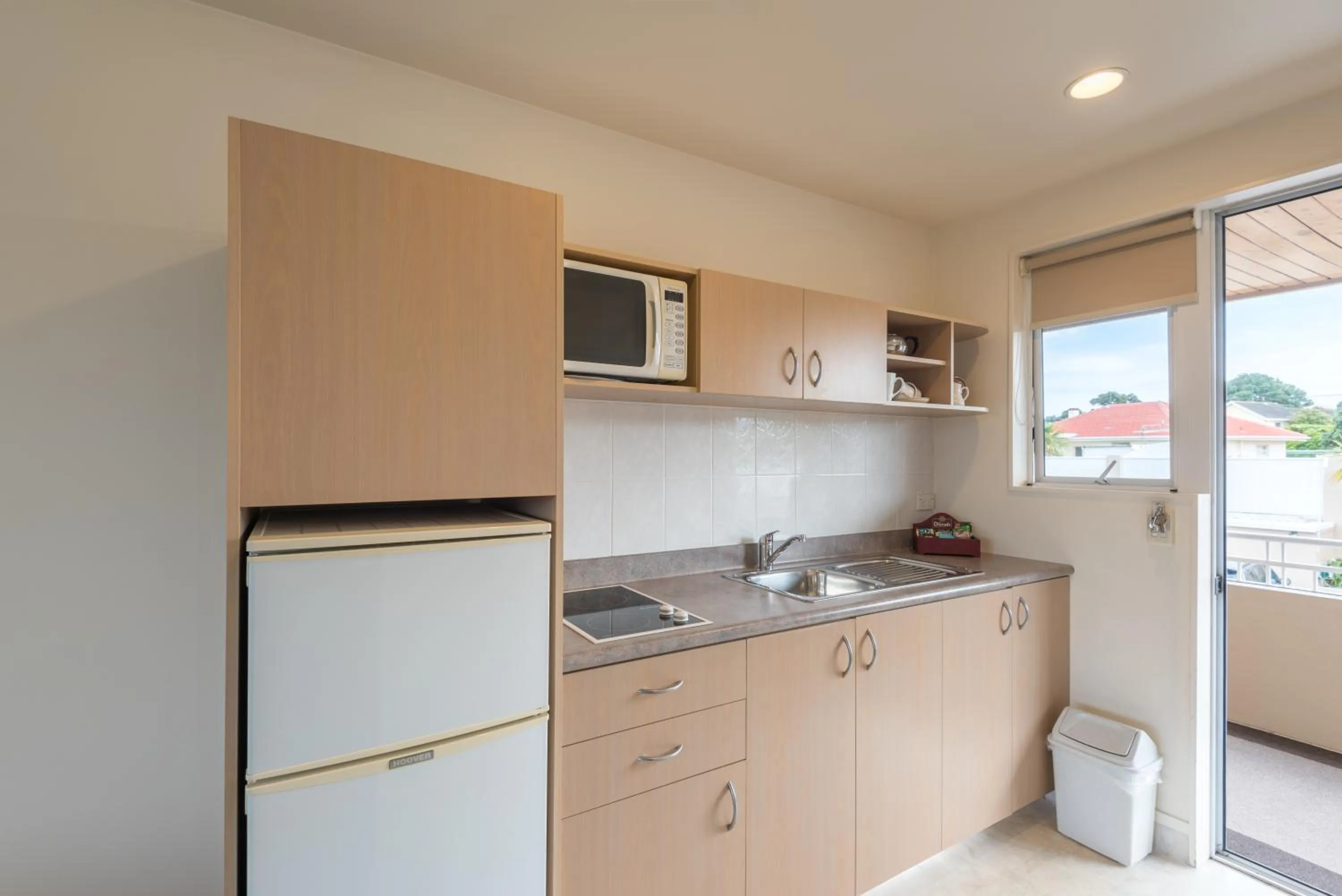 Kitchen or kitchenette in Baywatch Motor Inn