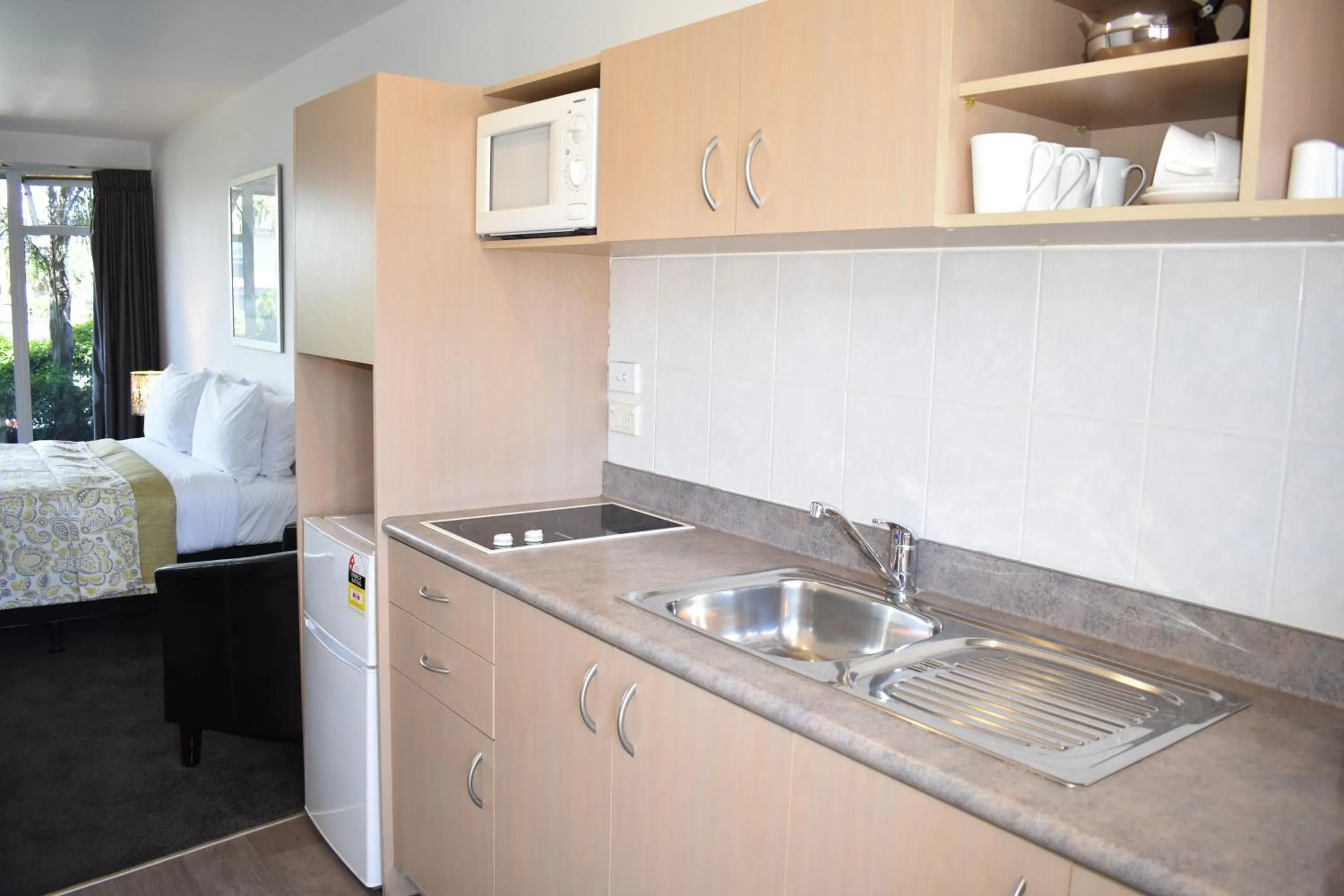 Kitchen or kitchenette in Baywatch Motor Inn