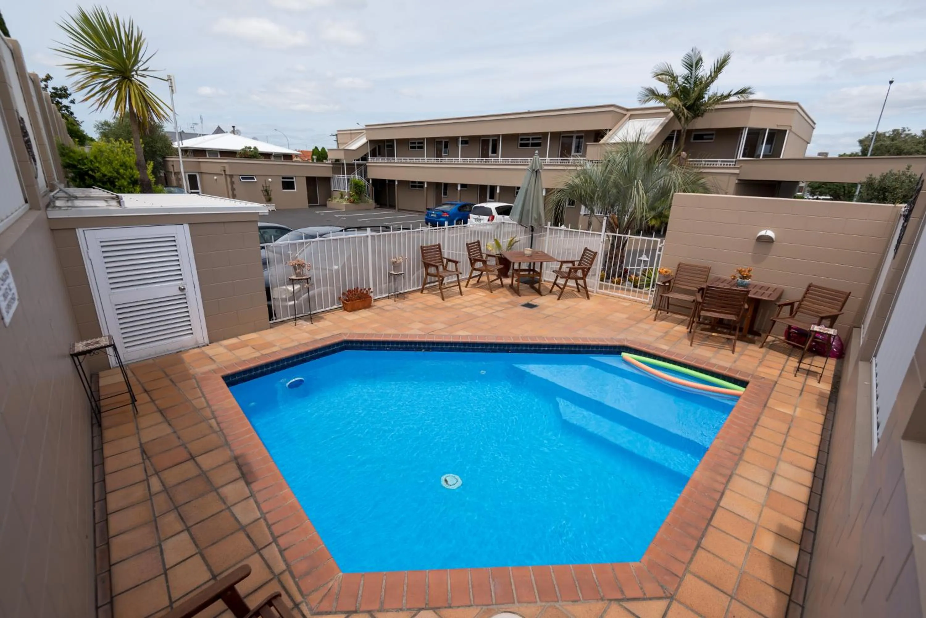 Swimming pool in Baywatch Motor Inn
