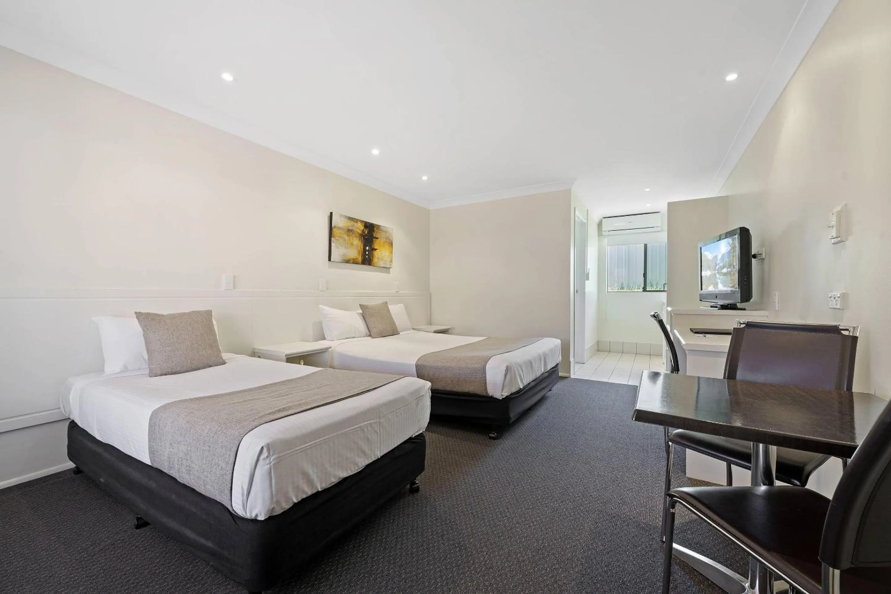 Bedroom, Bed in Comfort Inn Glenfield