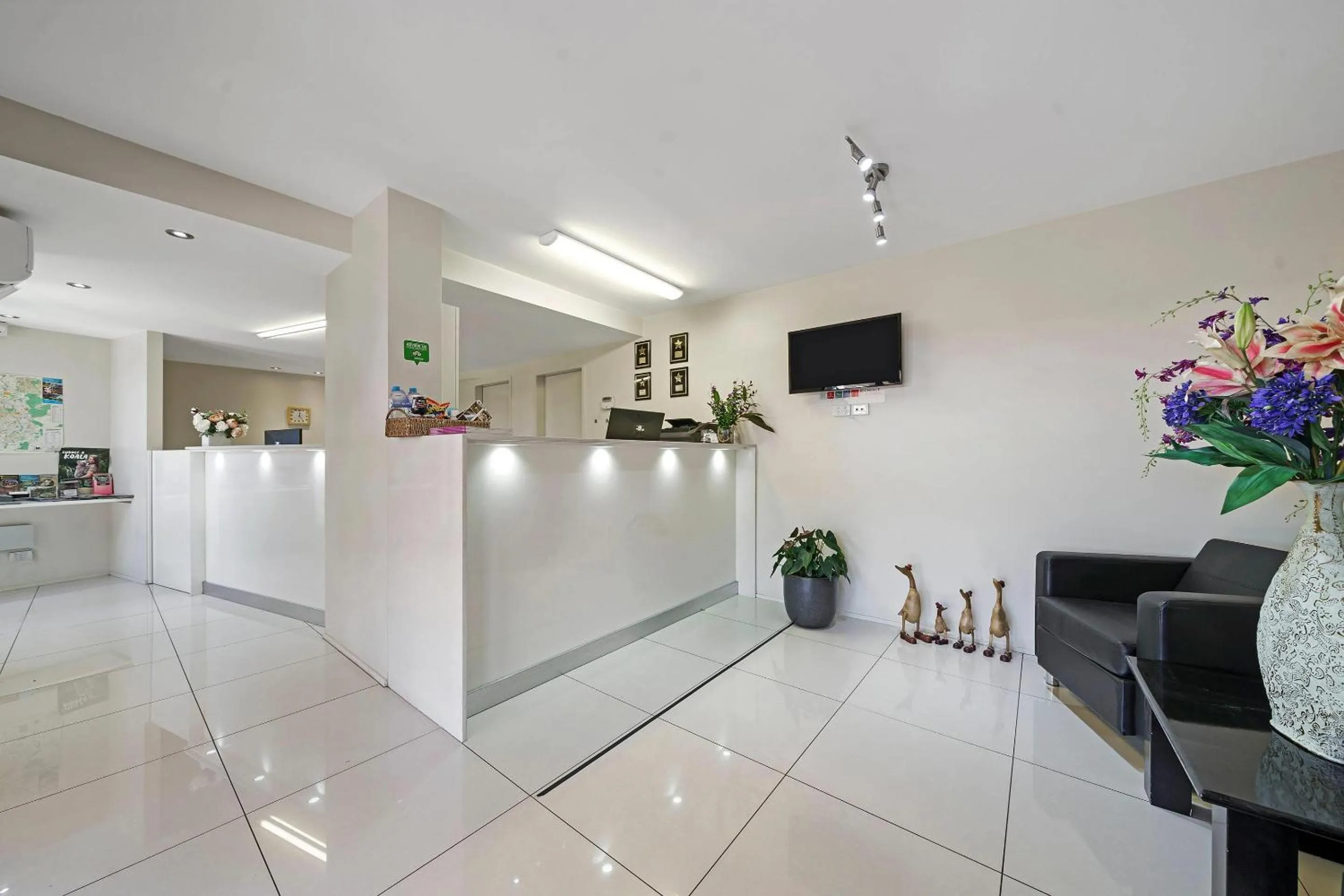 Lobby or reception in Comfort Inn Glenfield