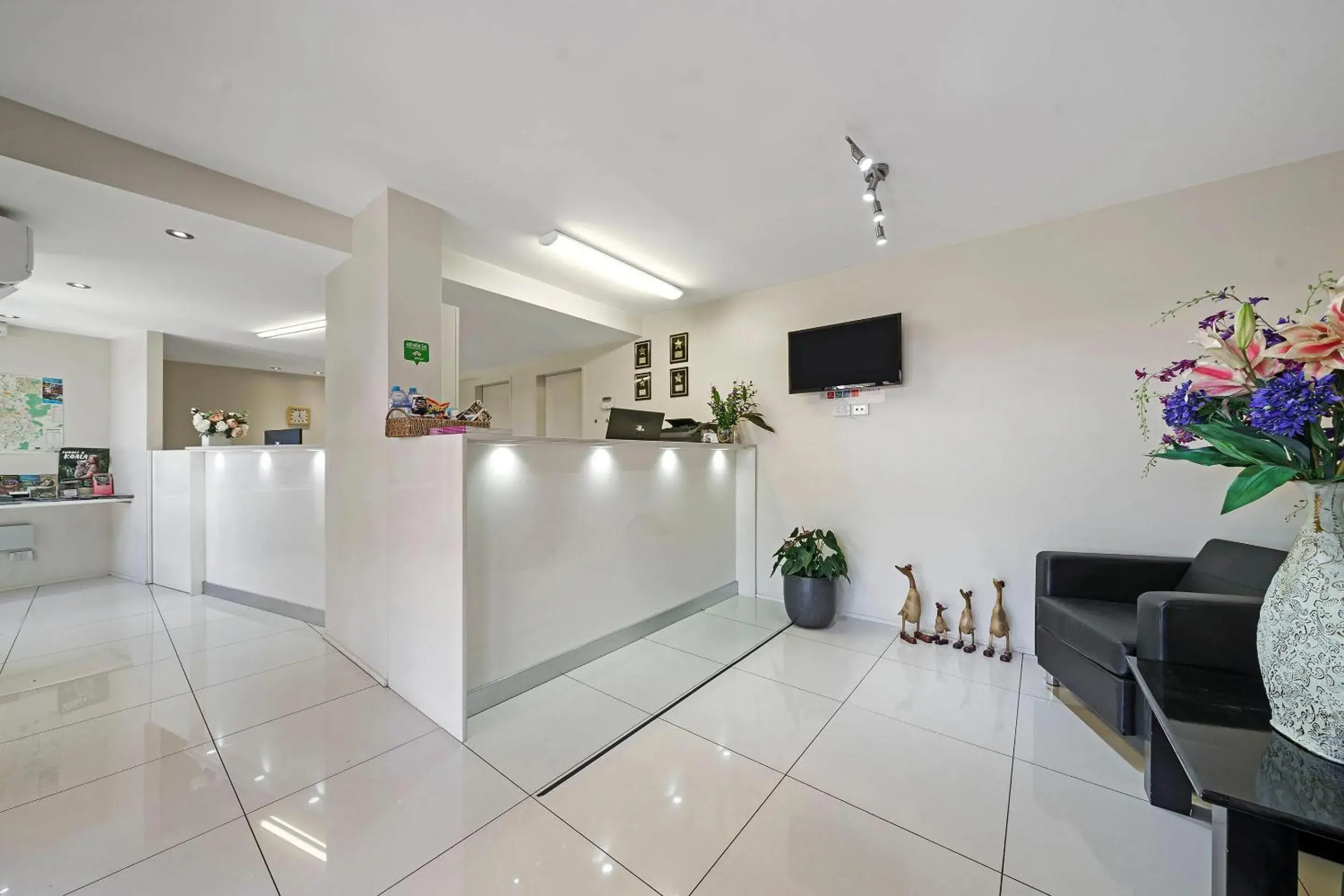 Lobby or reception in Comfort Inn Glenfield Lobby or reception in Comfort Inn Glenfield