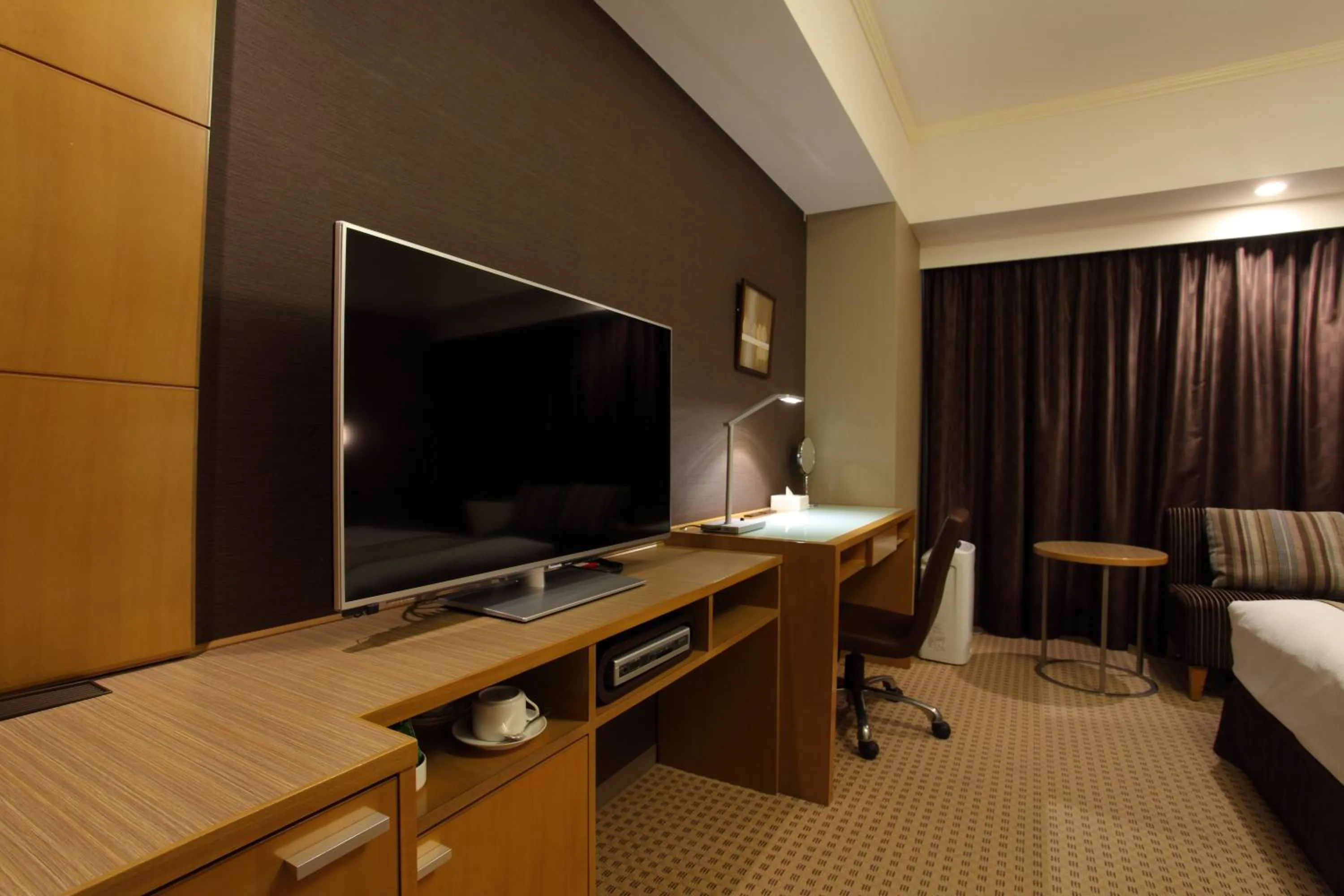 TV and multimedia, Bed in Hotel Metropolitan Nagano