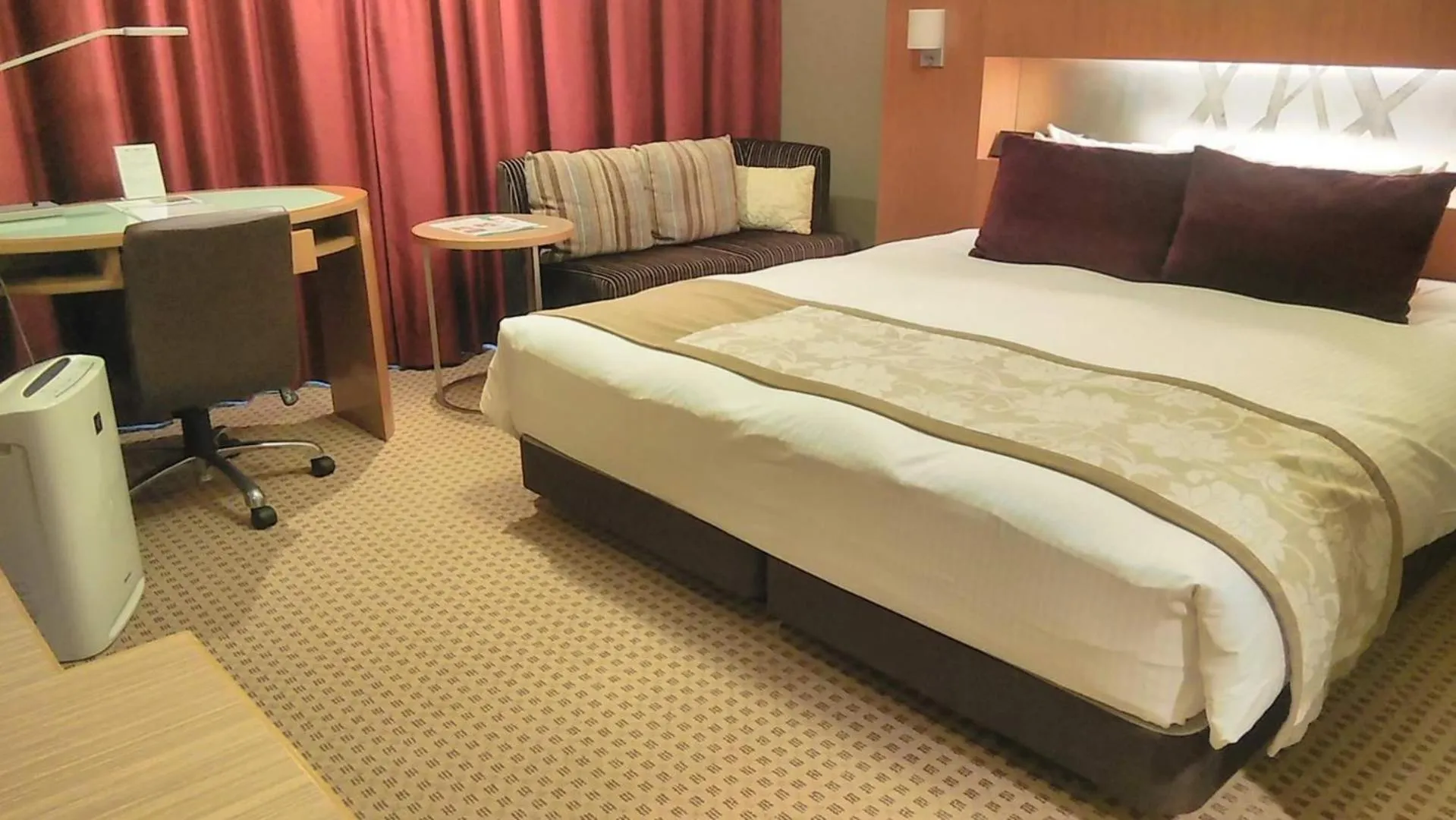 Photo of the whole room, Bed in Hotel Metropolitan Nagano