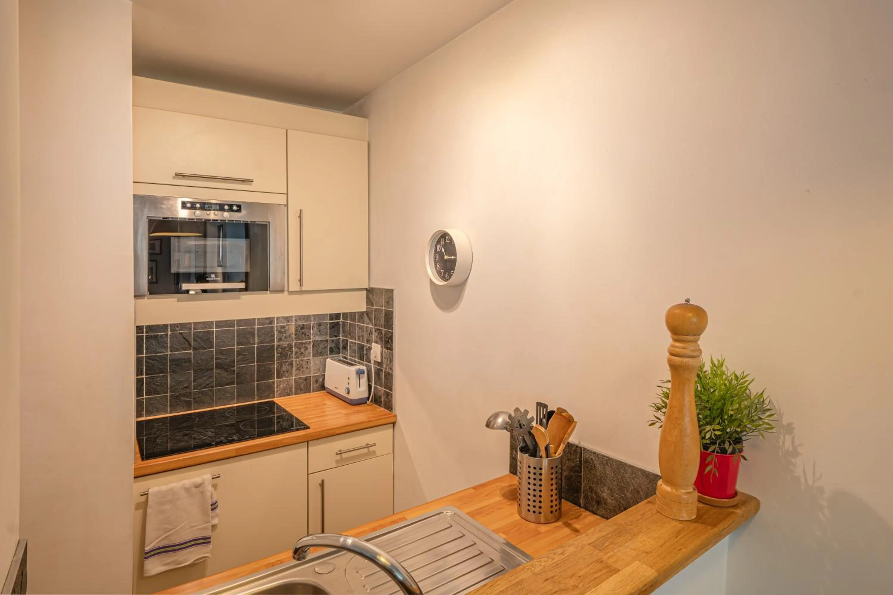 Kitchen or kitchenette in Apartment Grepon 3A - A Central Chamonix Haven