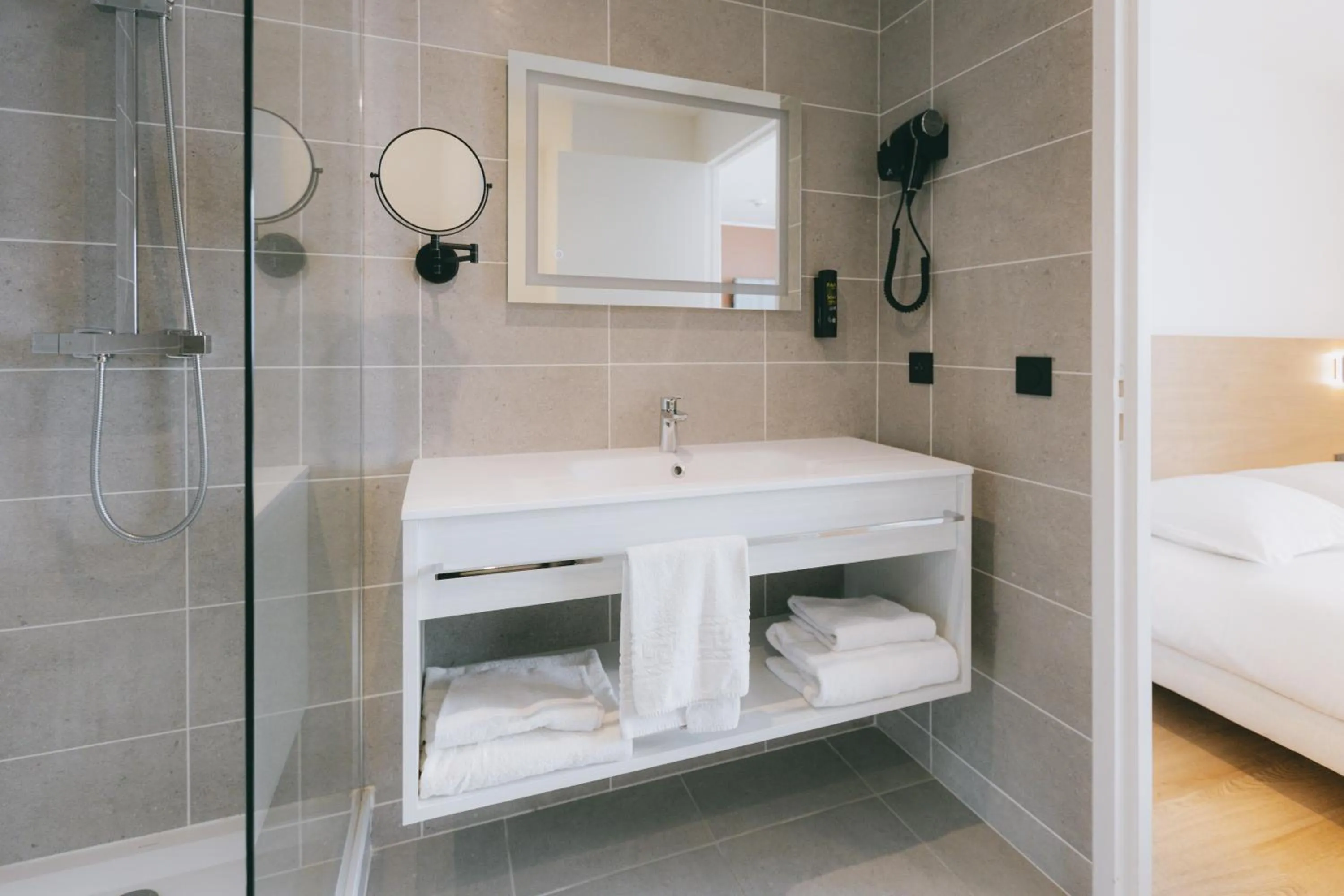 Shower, Bed in Miranove