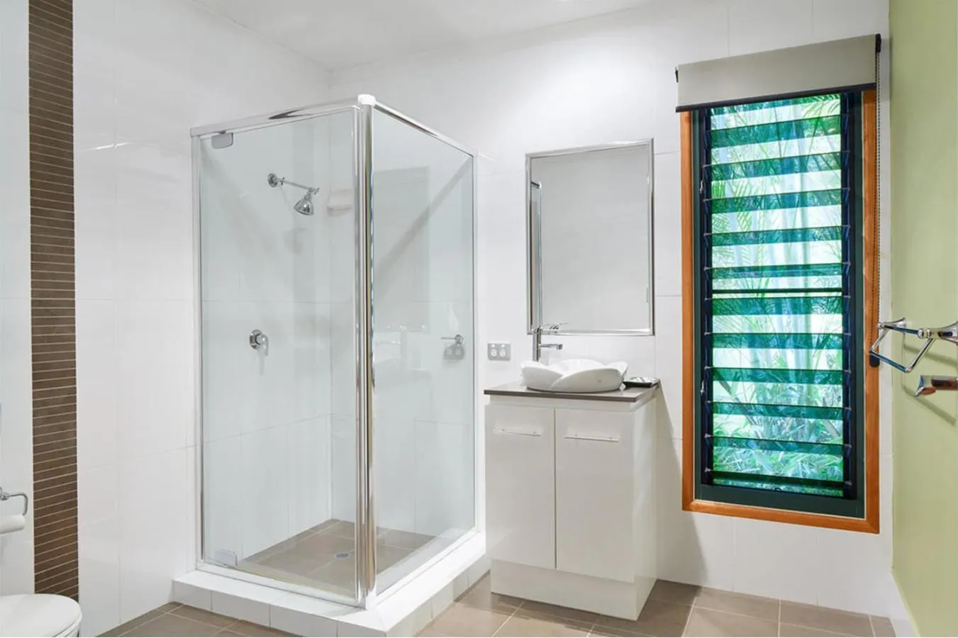 Shower in Dayboro Cottages