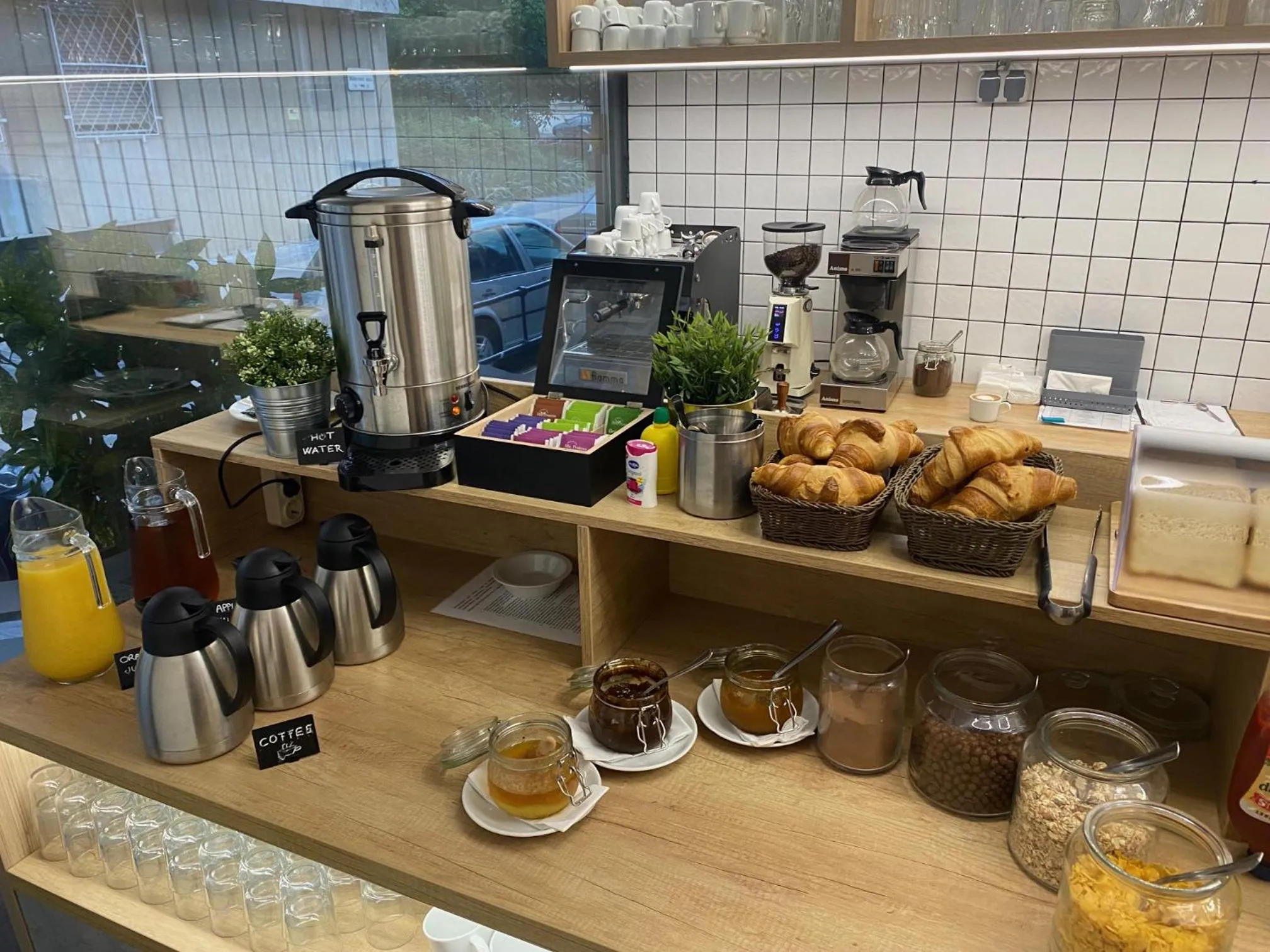 Coffee/tea facilities in Hotel Orion