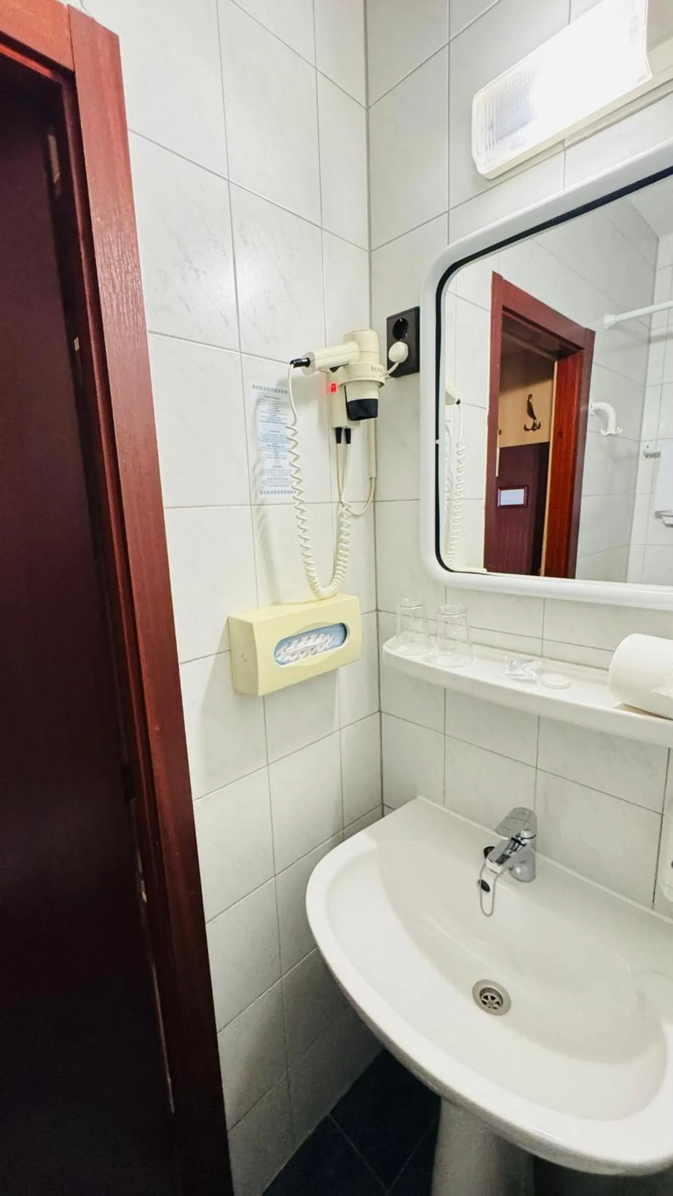 Shower in Hotel Orion